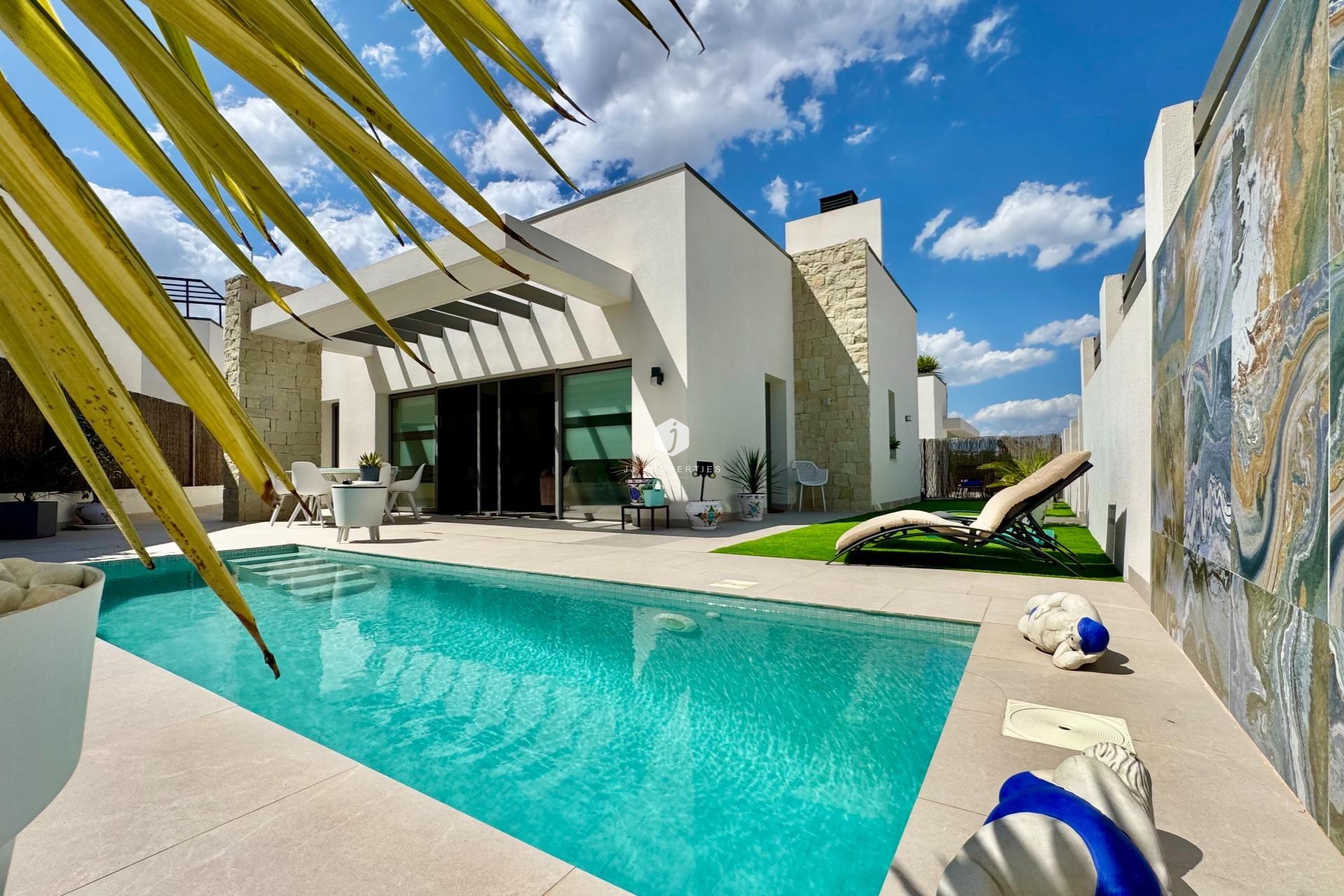 Z drugiej ręki - Villa -
San Miguel de Salinas - Blue Lagoon - Galán