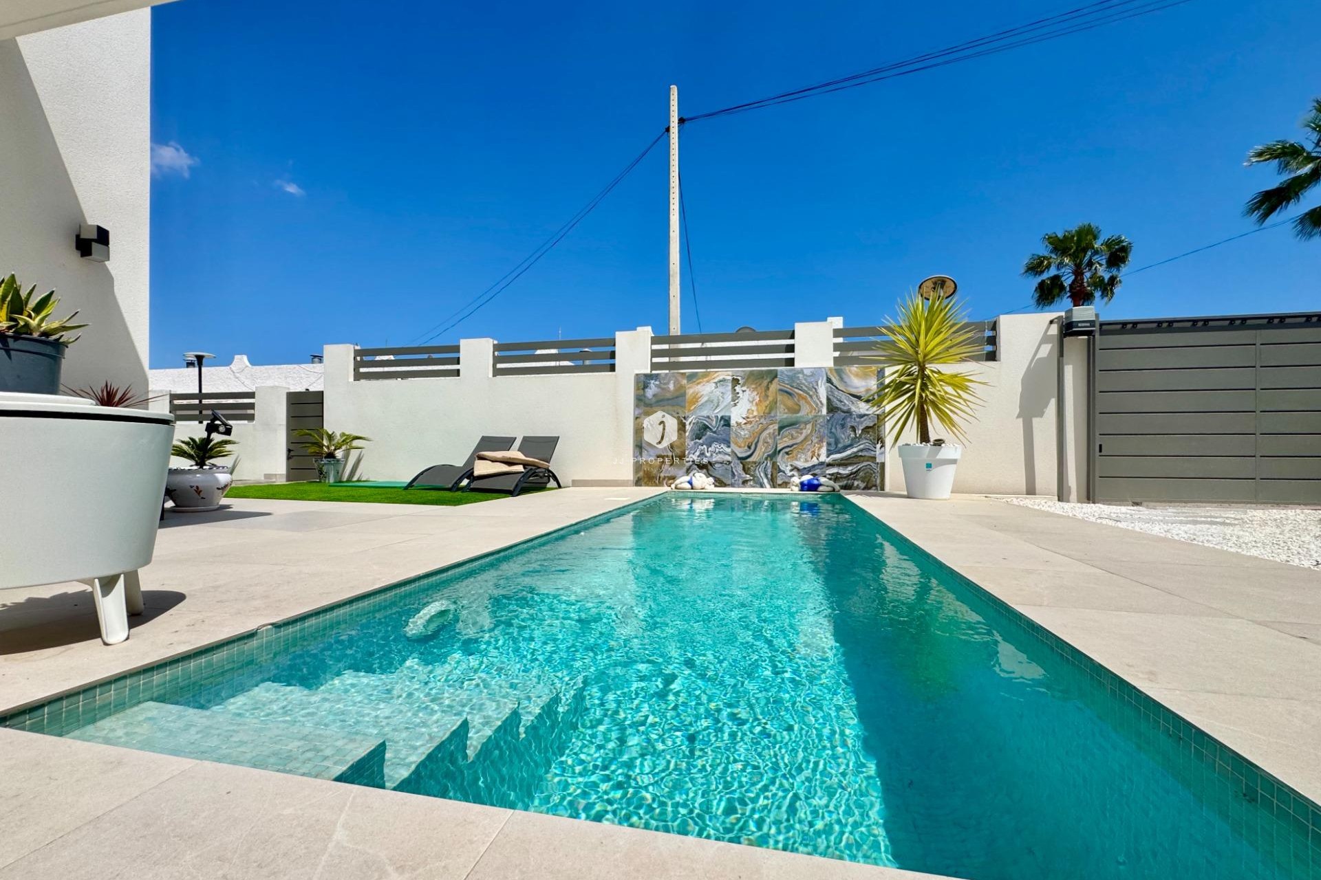Z drugiej ręki - Villa -
San Miguel de Salinas - Blue Lagoon - Galán