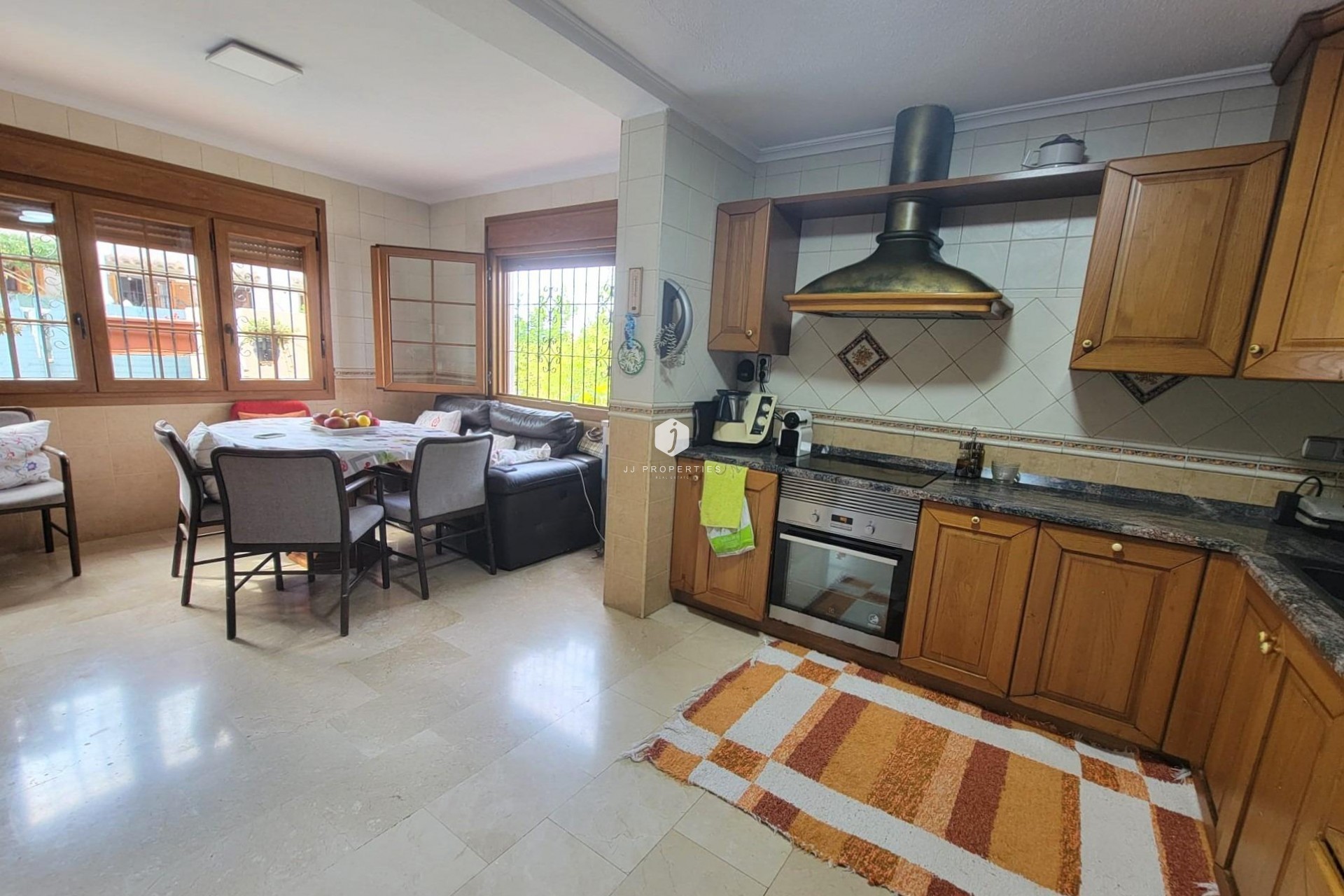 Z drugiej ręki - Villa -
Torrevieja - aguas nuevas