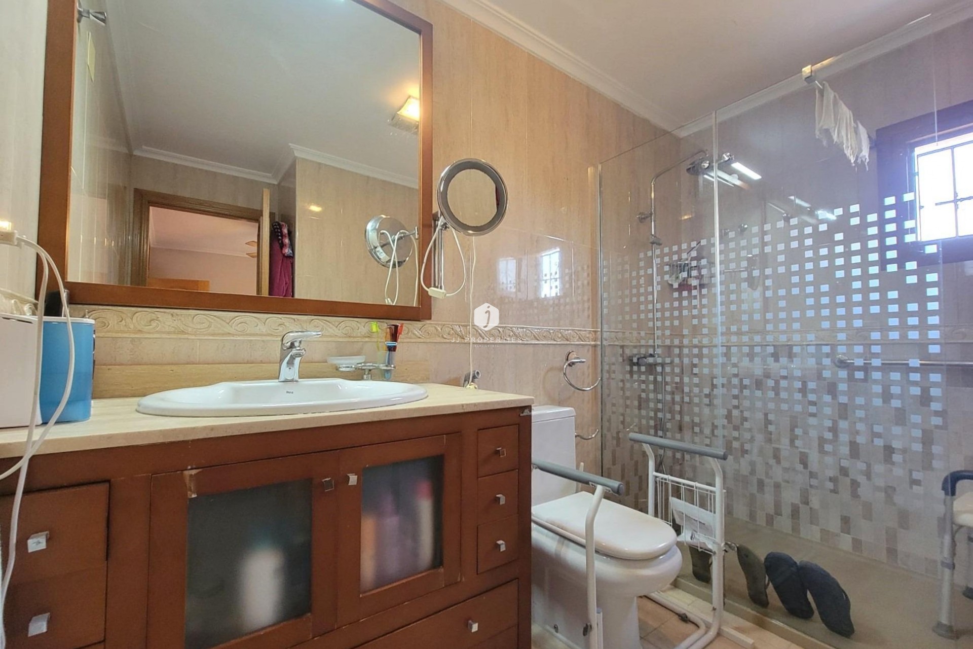 Z drugiej ręki - Villa -
Torrevieja - aguas nuevas