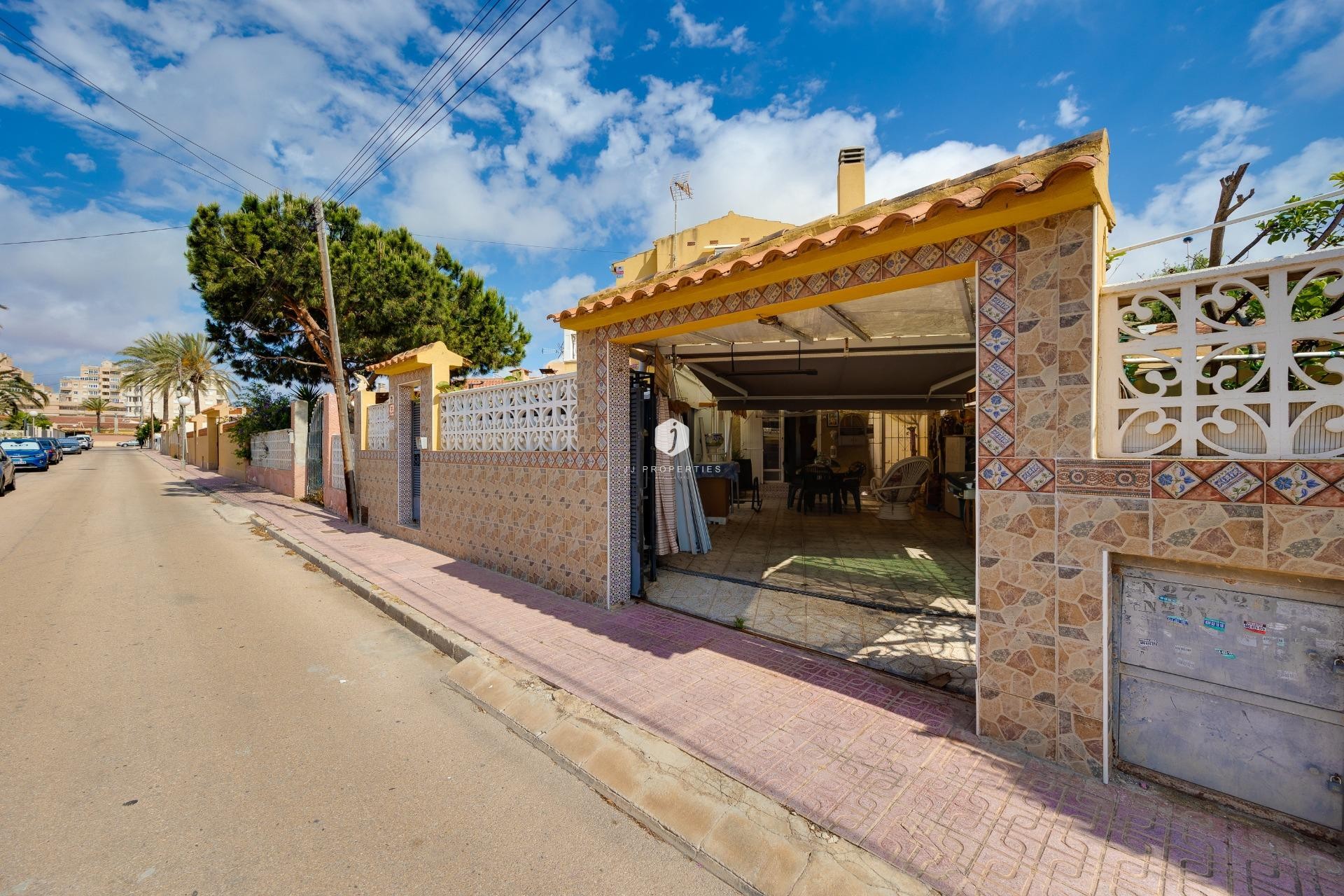 Z drugiej ręki - Villa -
Torrevieja - aguas nuevas