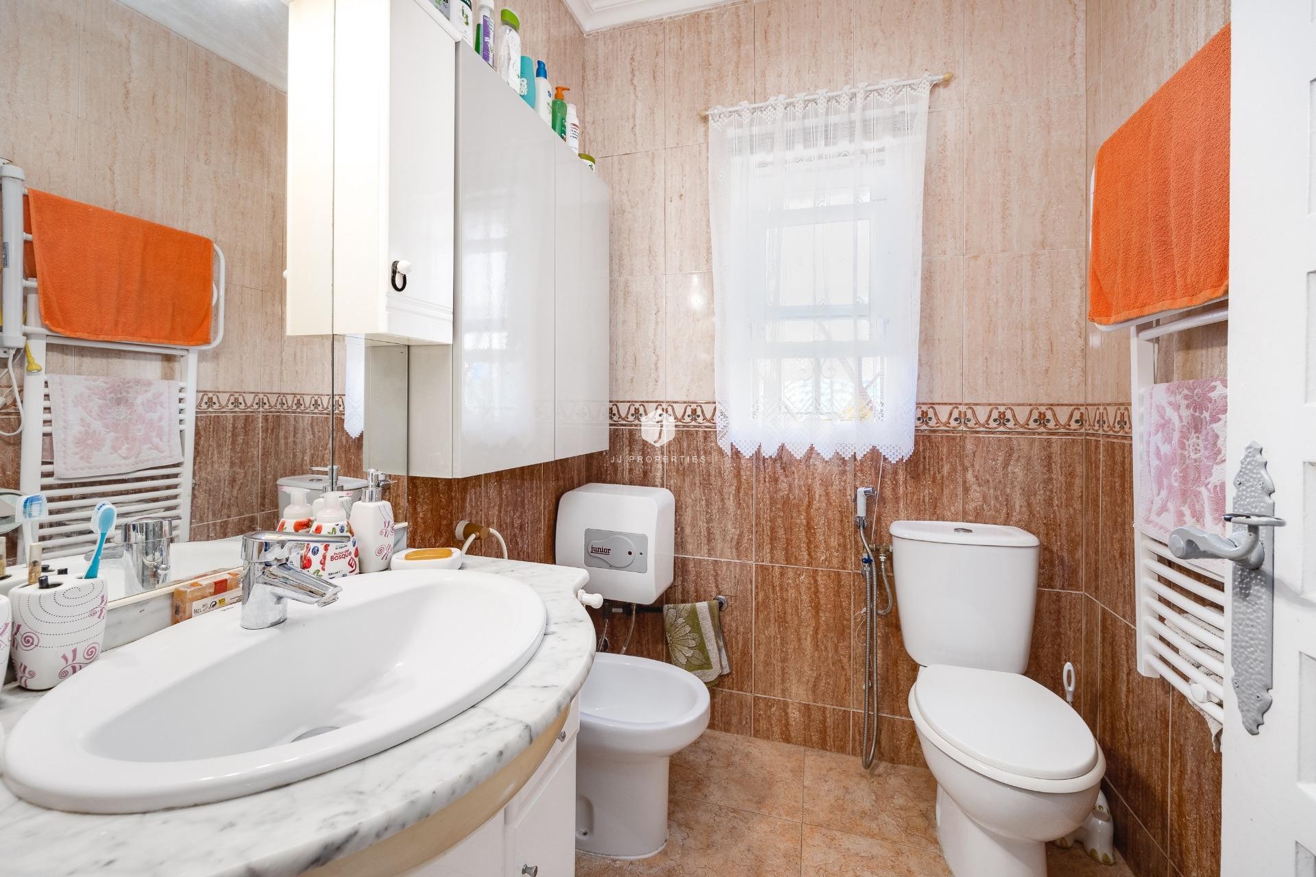 Z drugiej ręki - Villa -
Torrevieja - aguas nuevas