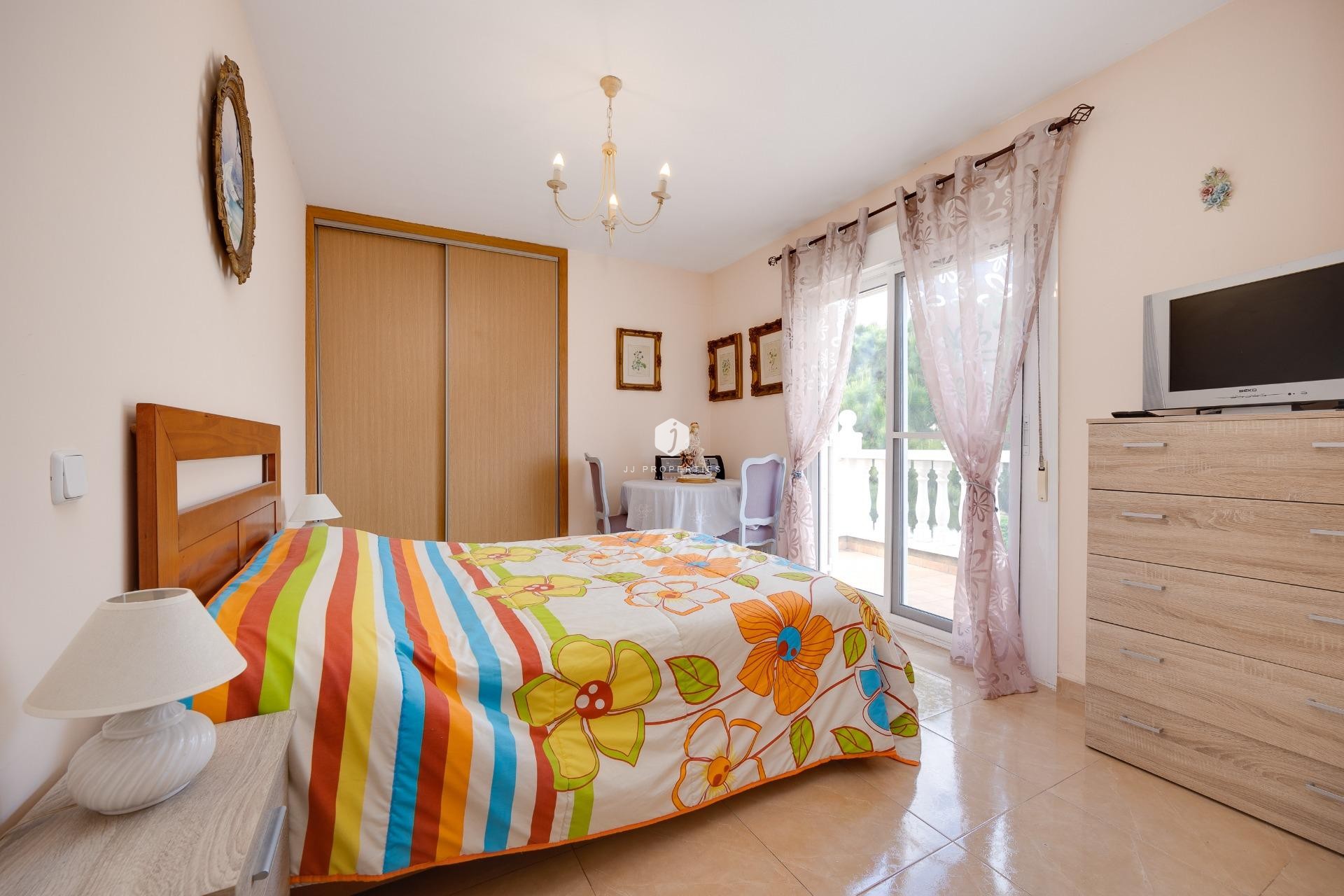 Z drugiej ręki - Villa -
Torrevieja - aguas nuevas