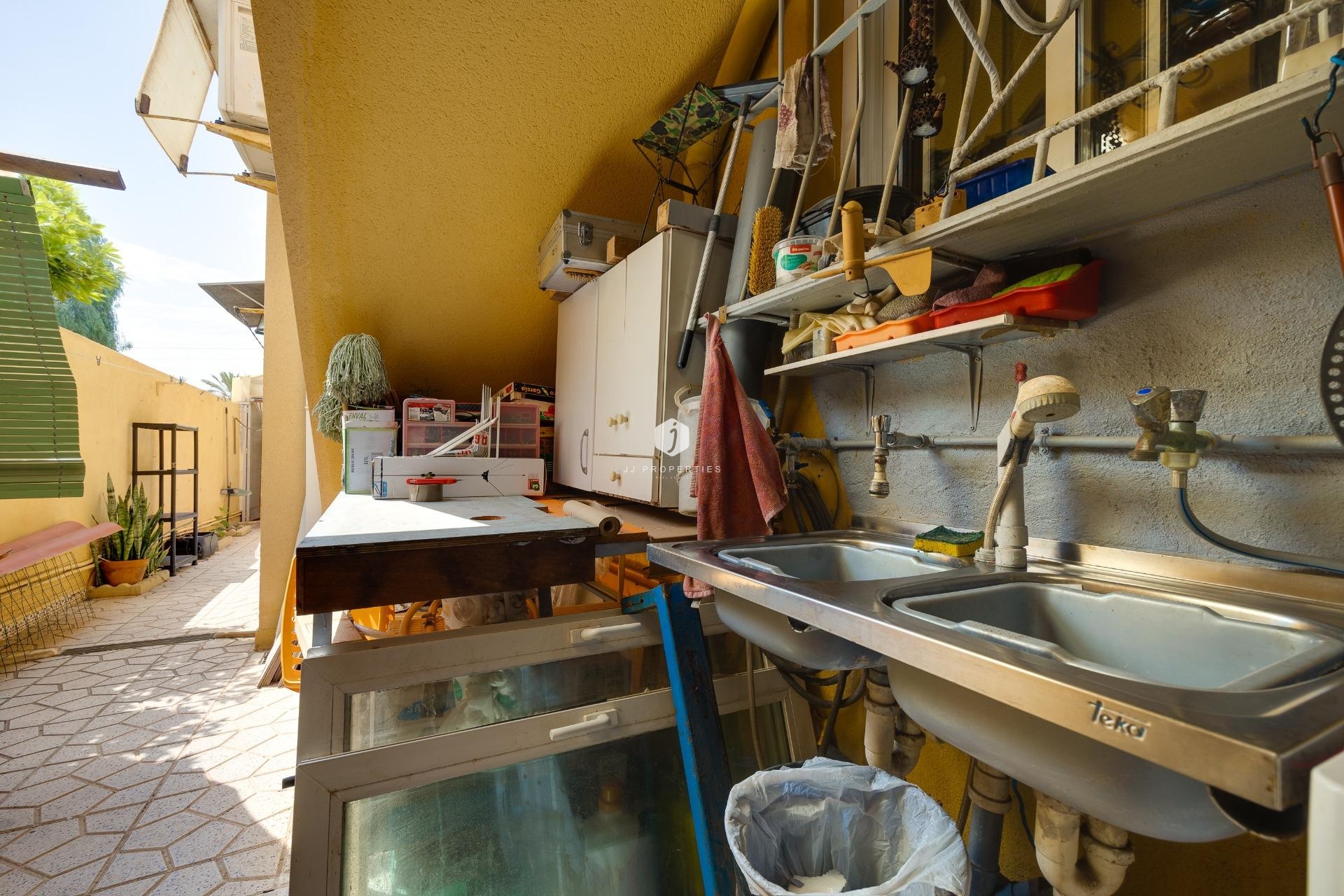 Z drugiej ręki - Villa -
Torrevieja - aguas nuevas