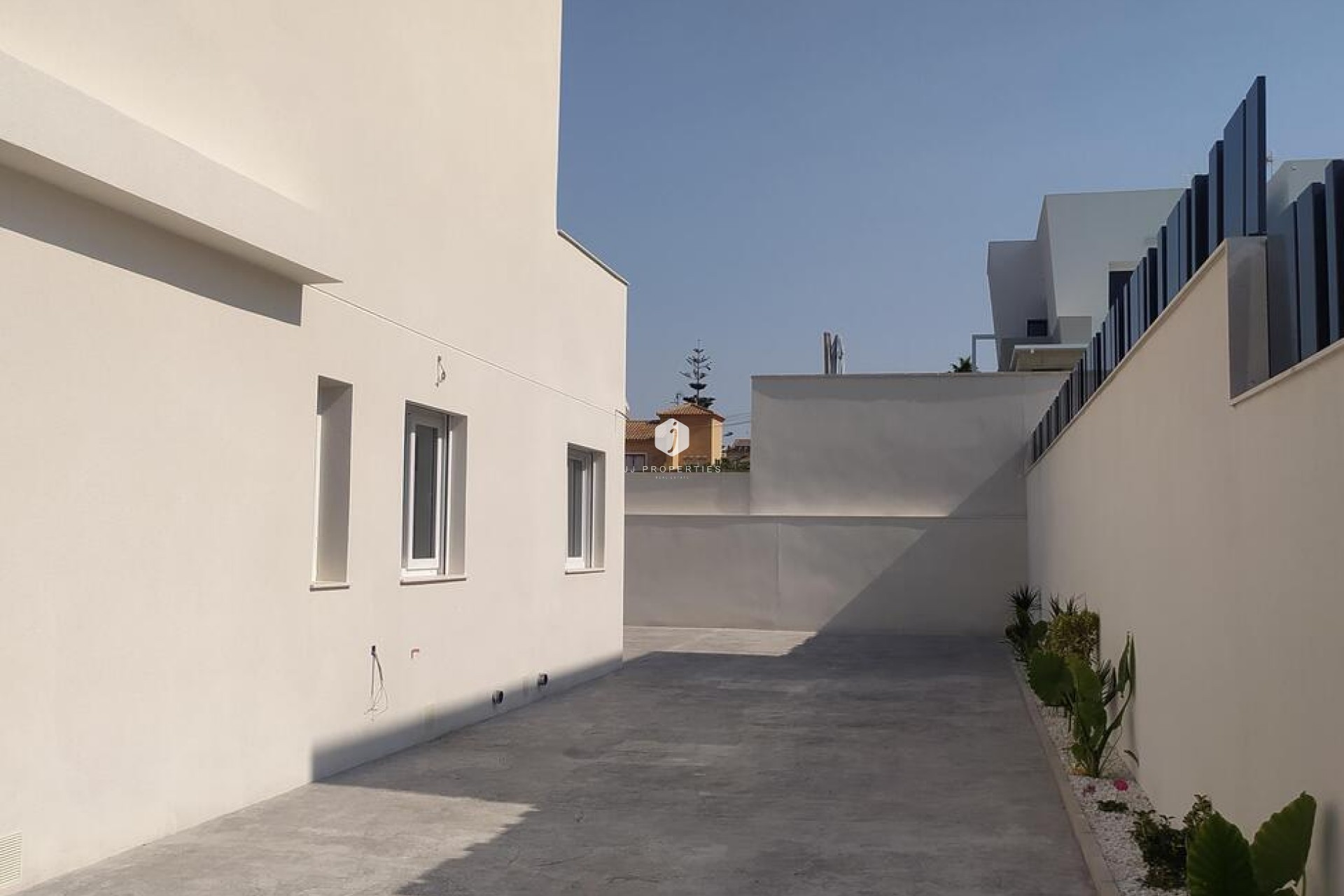 Z drugiej ręki - Villa -
Torrevieja - aguas nuevas