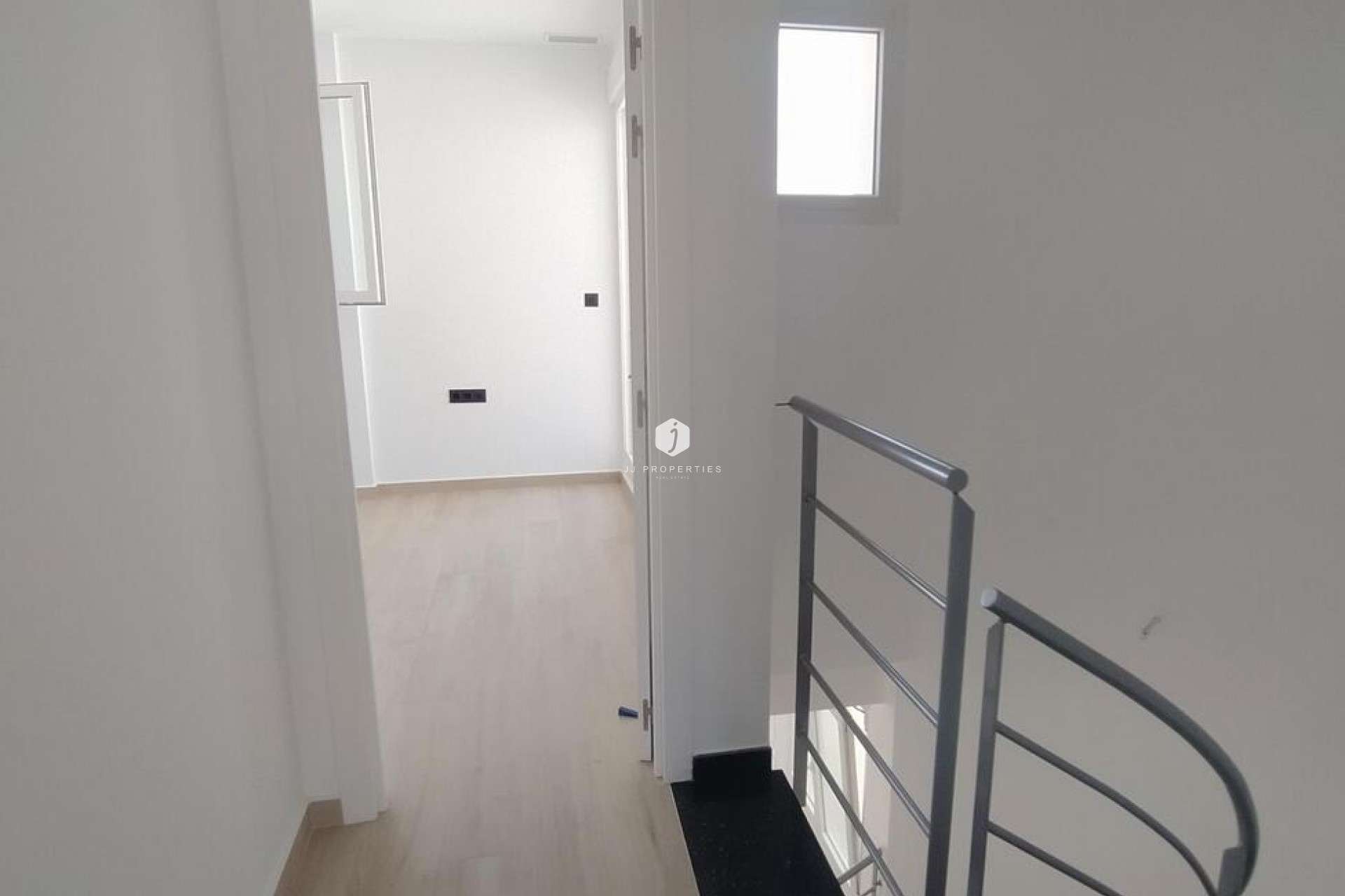 Z drugiej ręki - Villa -
Torrevieja - aguas nuevas