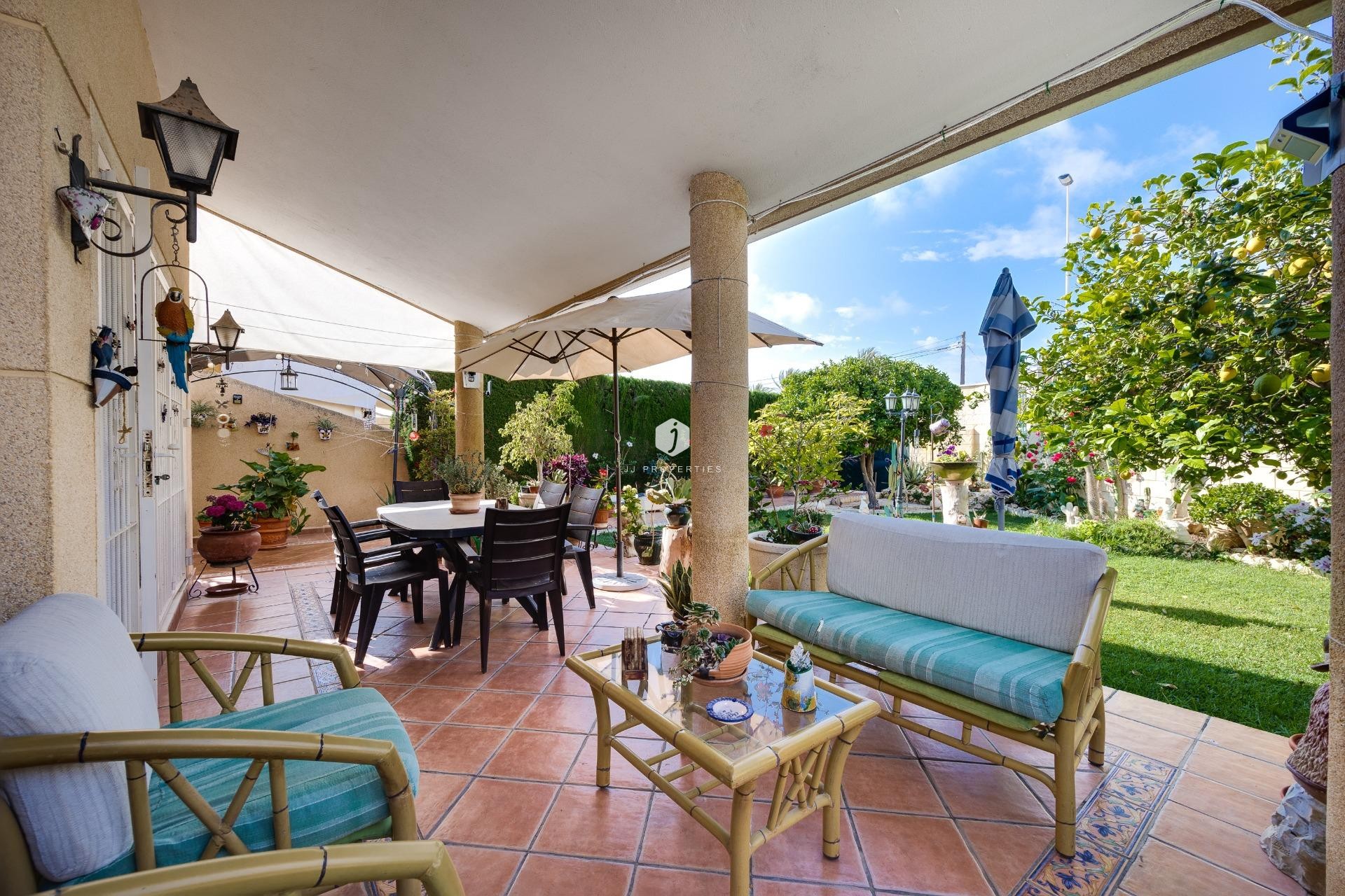 Z drugiej ręki - Villa -
Torrevieja - aguas nuevas