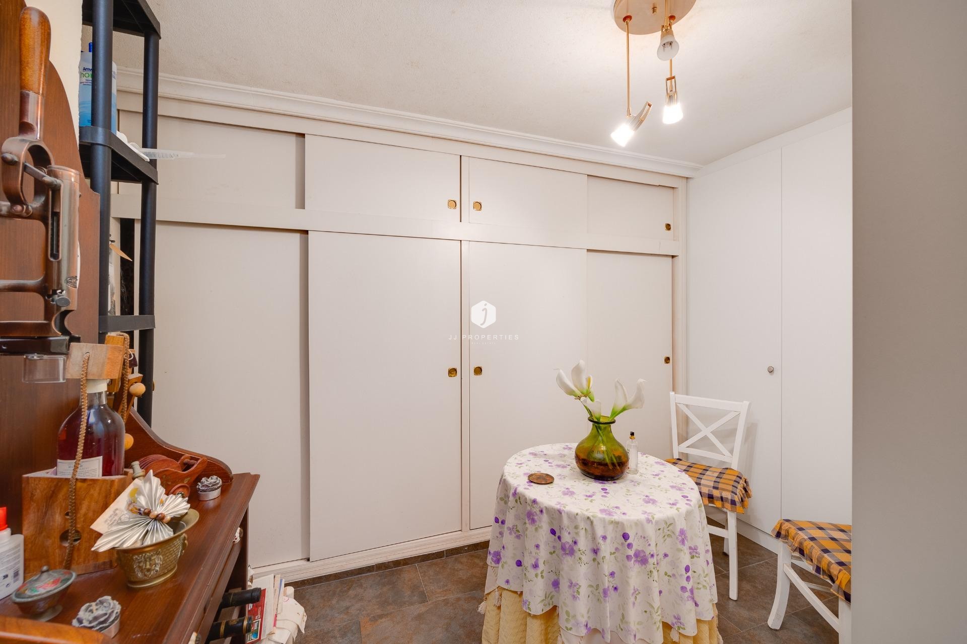 Z drugiej ręki - Villa -
Torrevieja - aguas nuevas