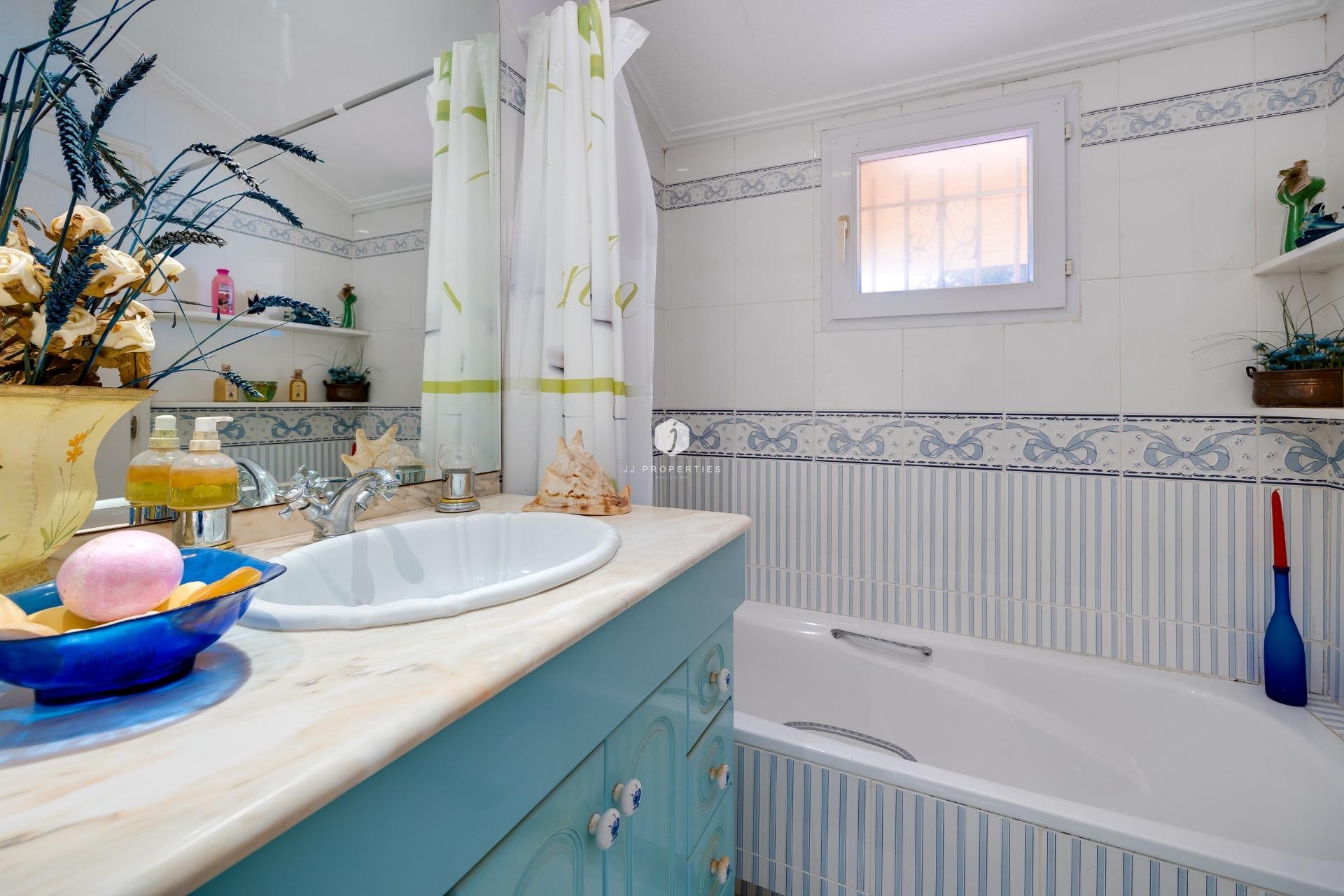 Z drugiej ręki - Villa -
Torrevieja - aguas nuevas