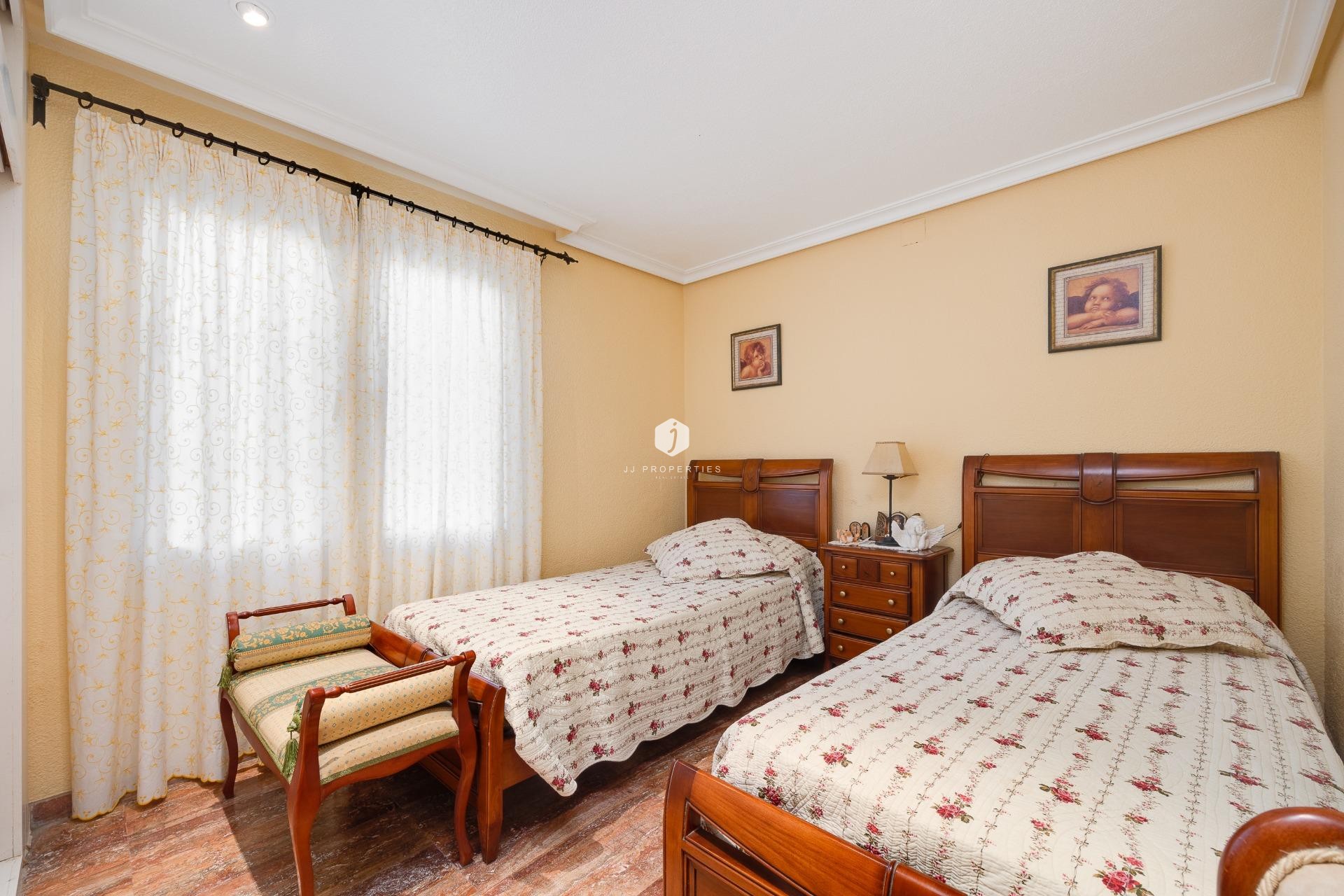 Z drugiej ręki - Villa -
Torrevieja - aguas nuevas