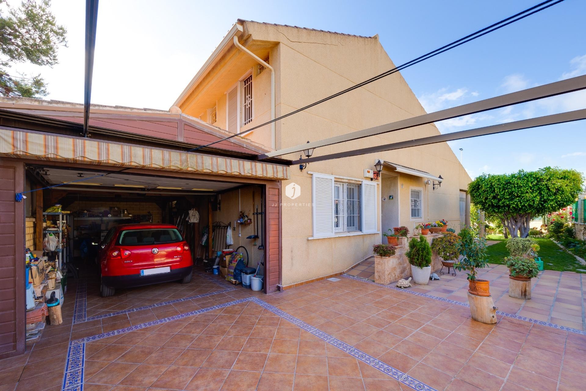 Z drugiej ręki - Villa -
Torrevieja - aguas nuevas