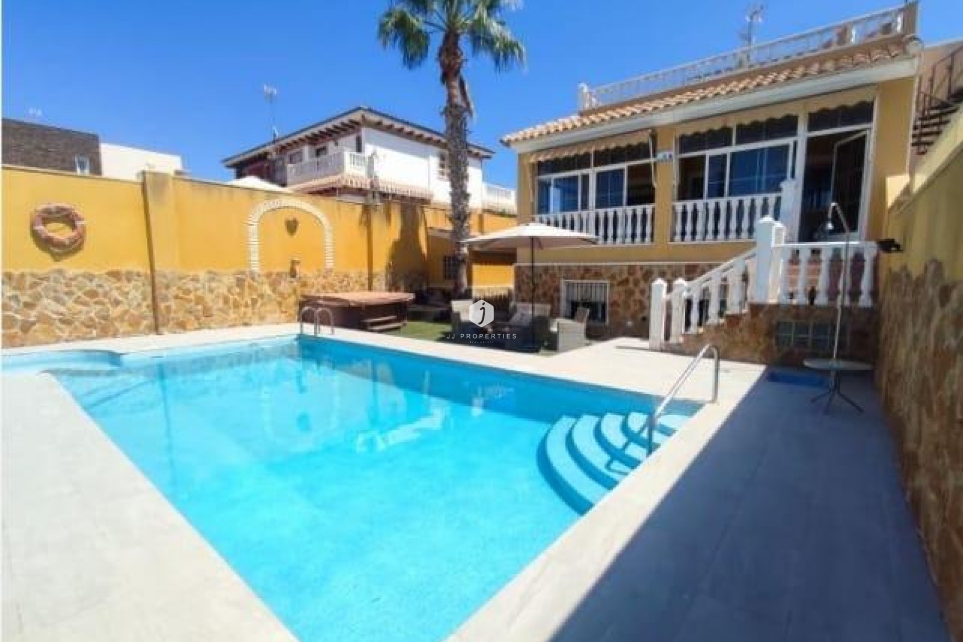 Z drugiej ręki - Villa -
Torrevieja - aguas nuevas