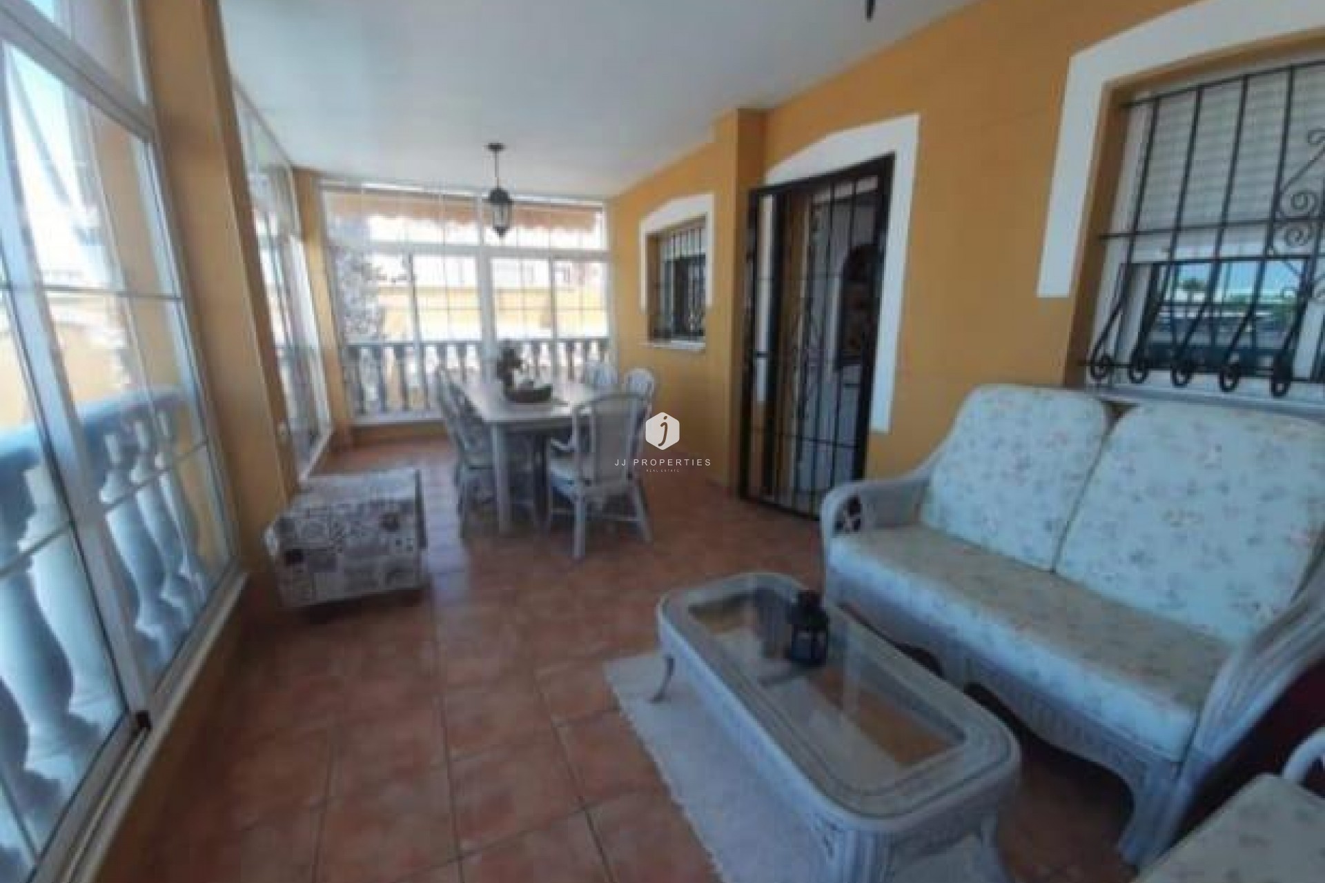 Z drugiej ręki - Villa -
Torrevieja - aguas nuevas