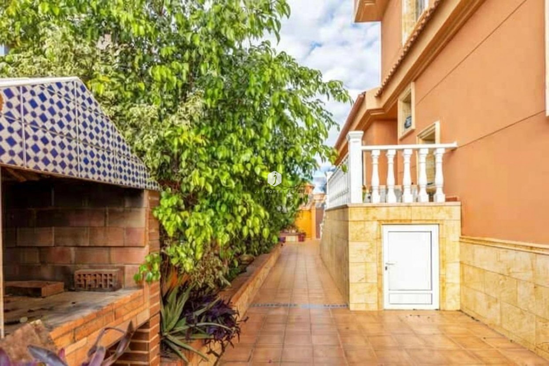 Z drugiej ręki - Villa -
Torrevieja - aguas nuevas