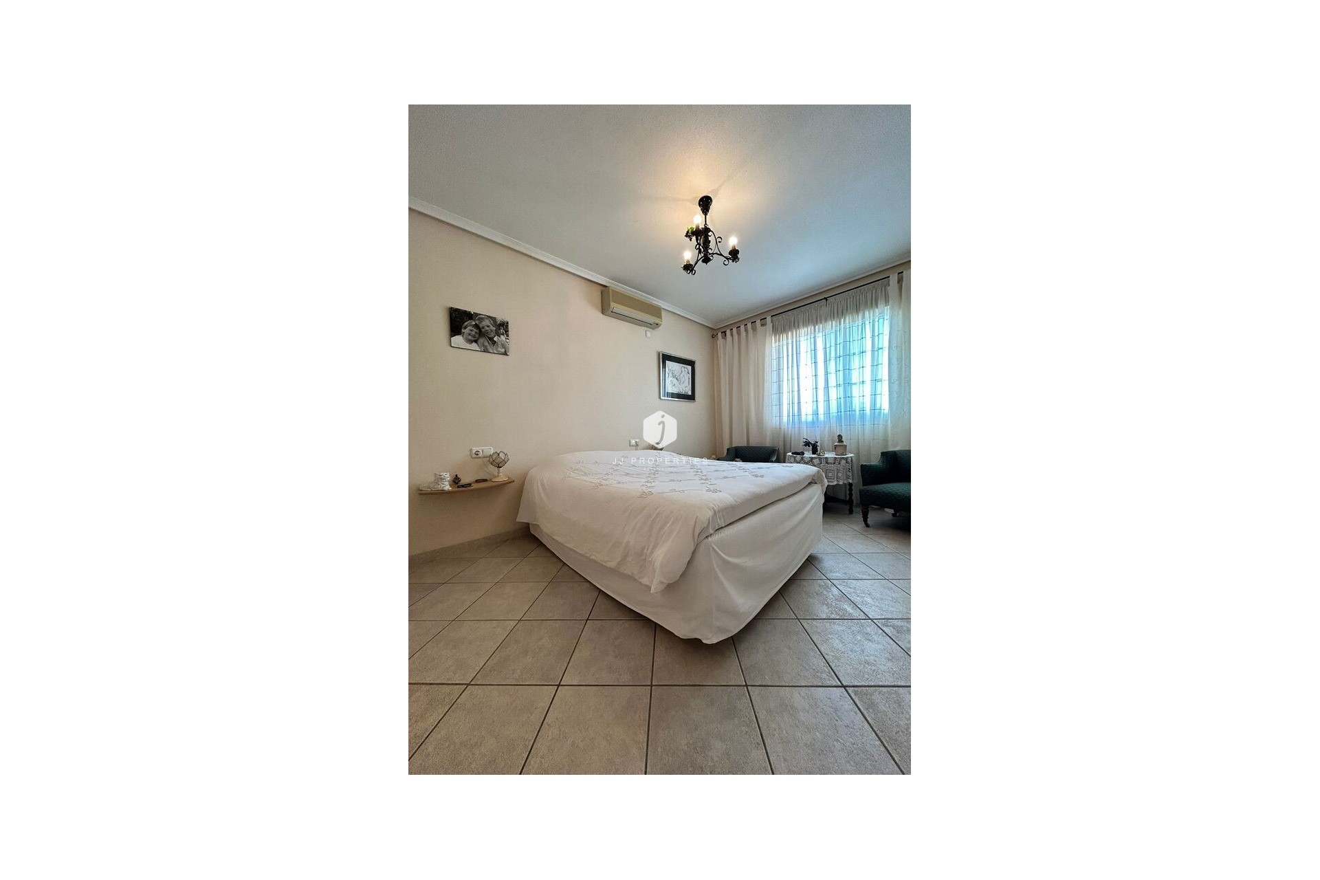 Z drugiej ręki - Villa -
Torrevieja - aguas nuevas