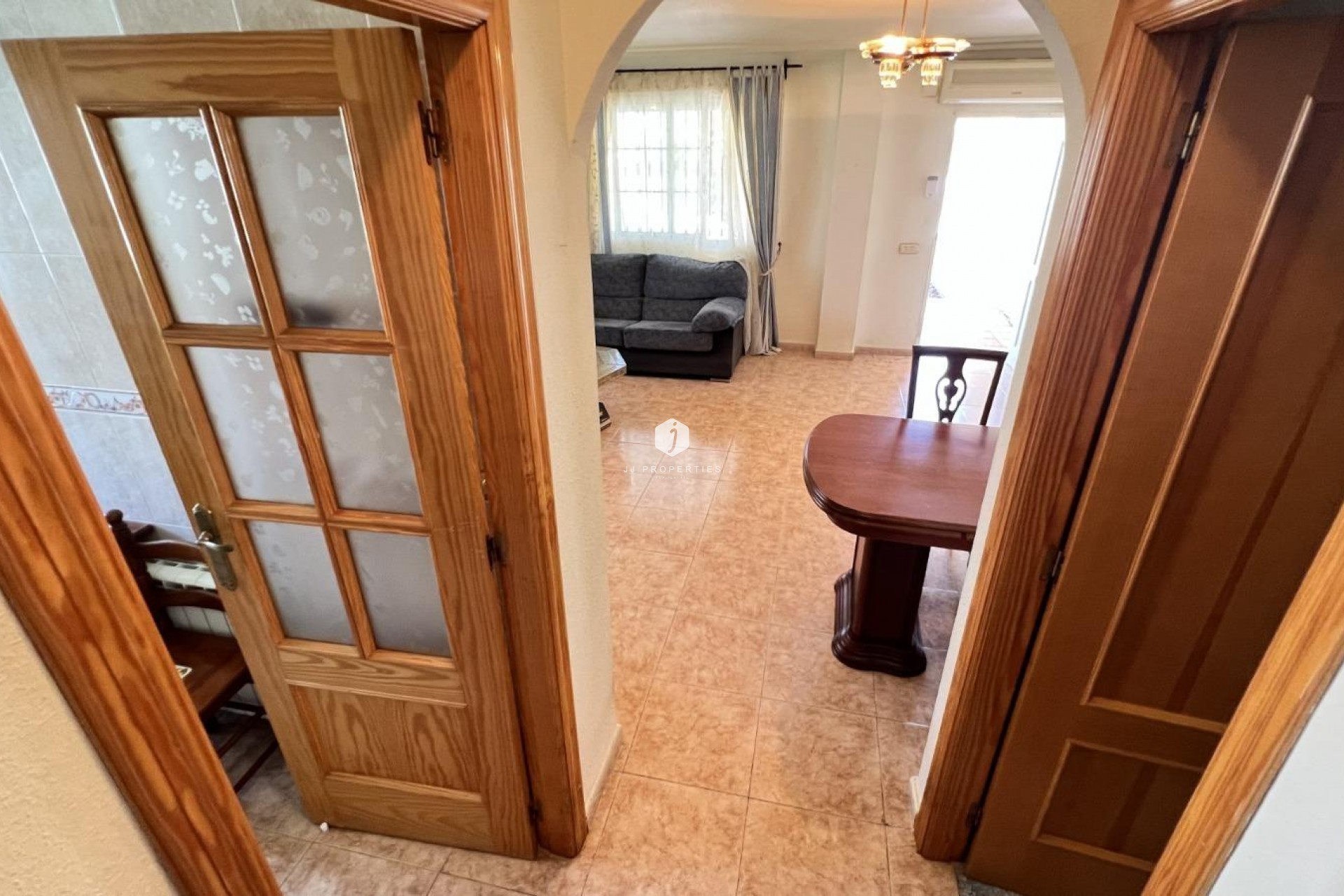 Z drugiej ręki - Villa -
Torrevieja - aguas nuevas