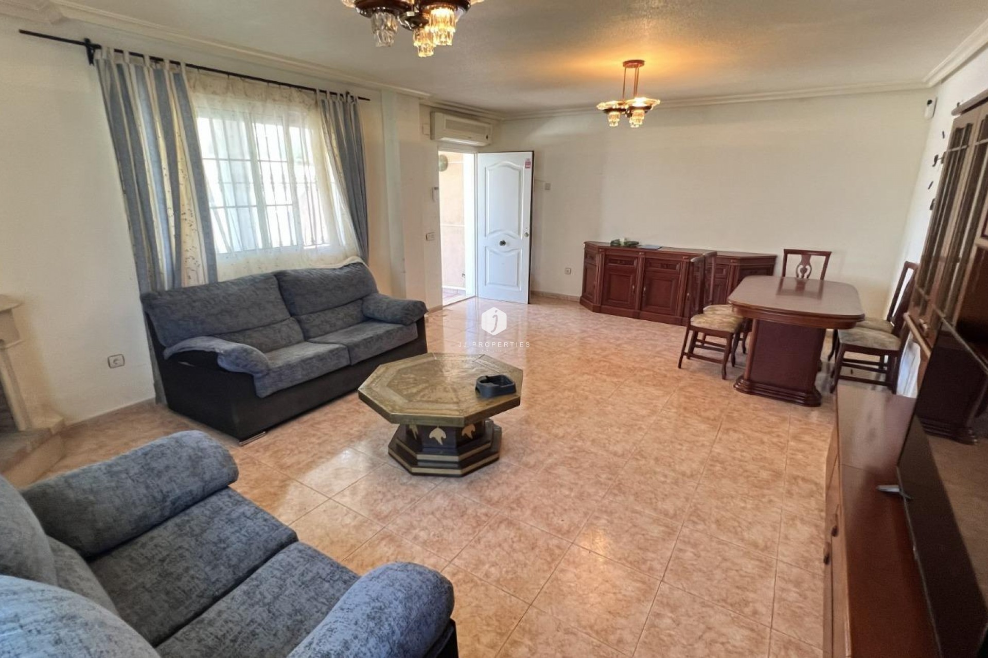 Z drugiej ręki - Villa -
Torrevieja - aguas nuevas
