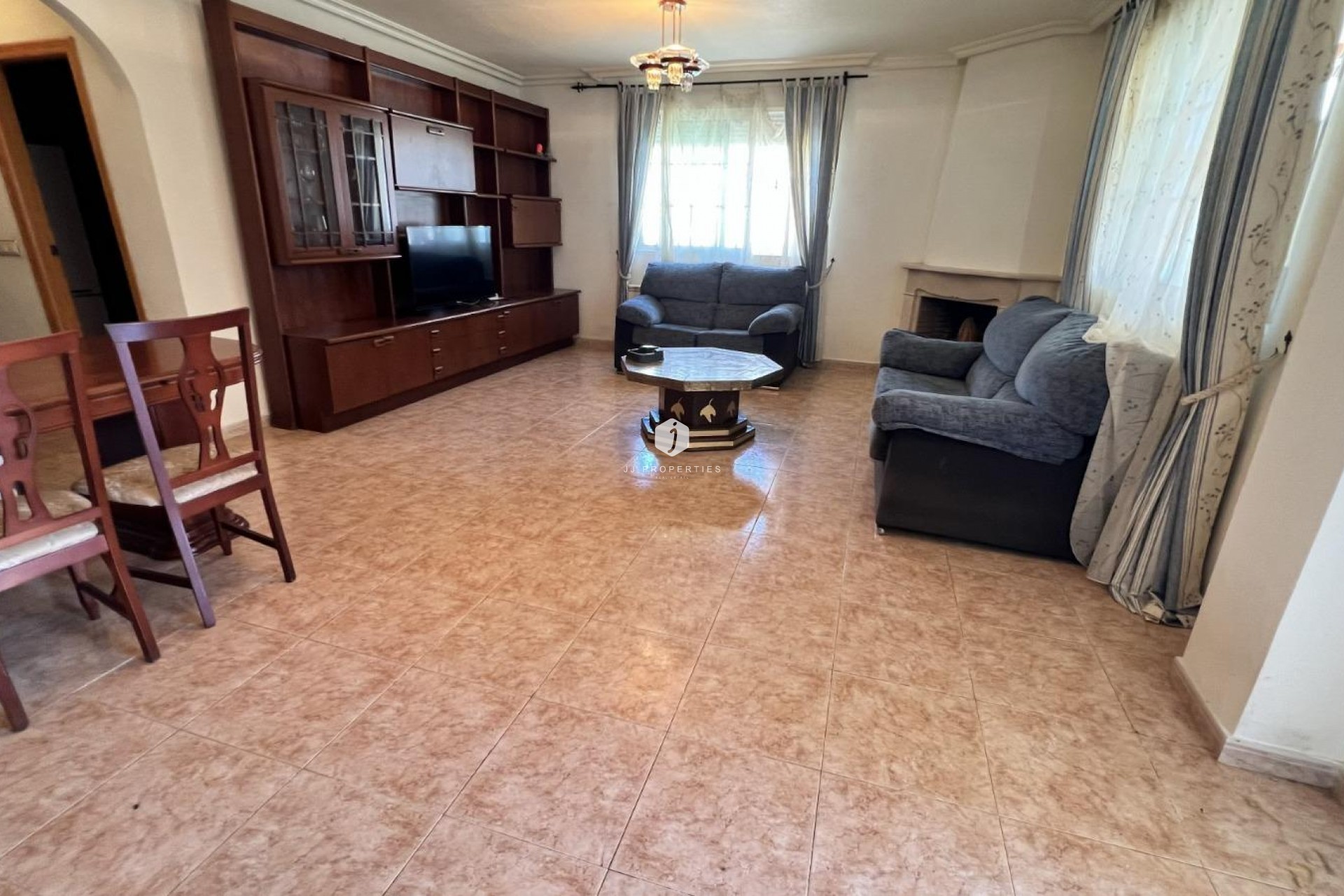 Z drugiej ręki - Villa -
Torrevieja - aguas nuevas