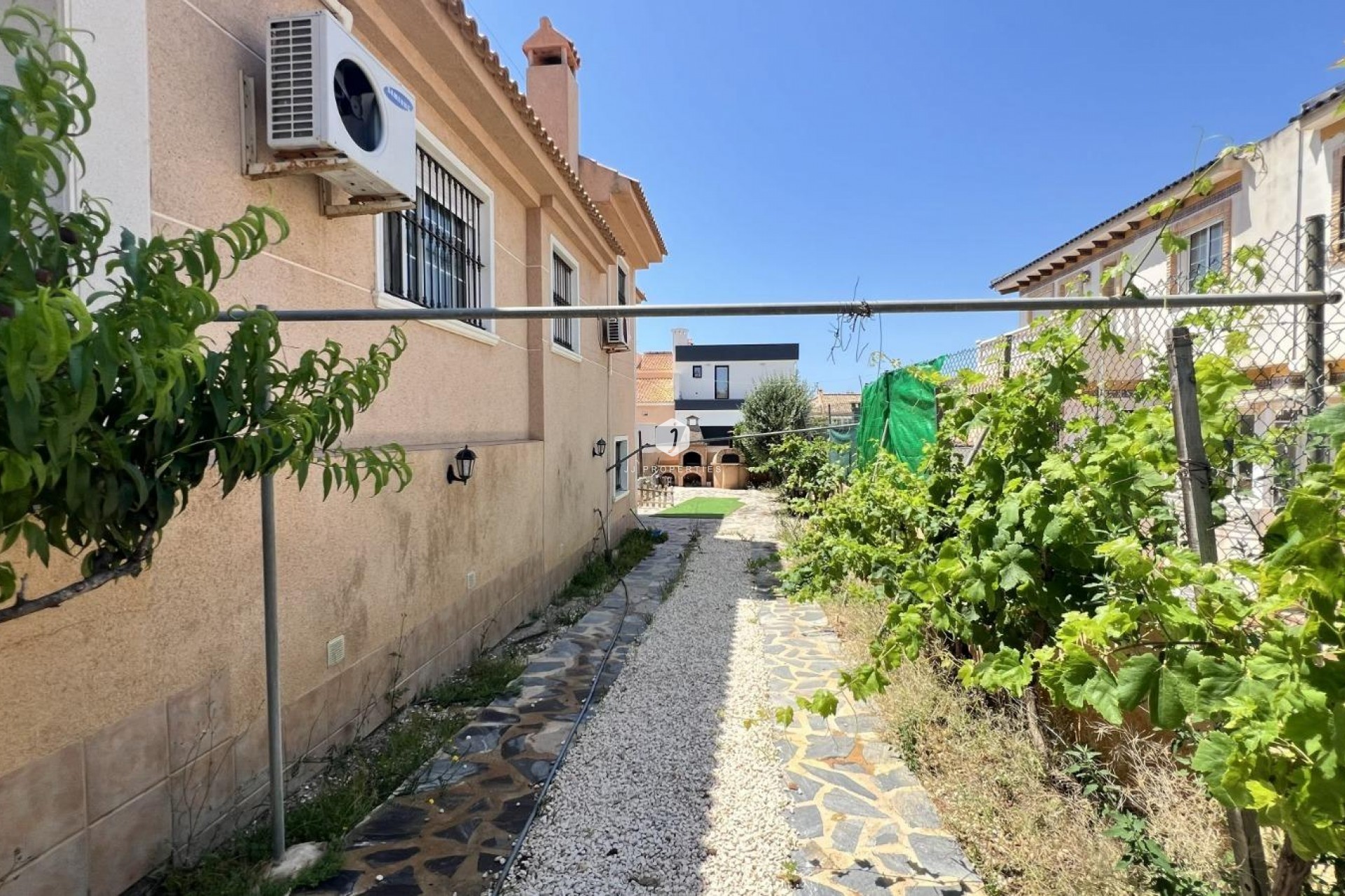 Z drugiej ręki - Villa -
Torrevieja - aguas nuevas