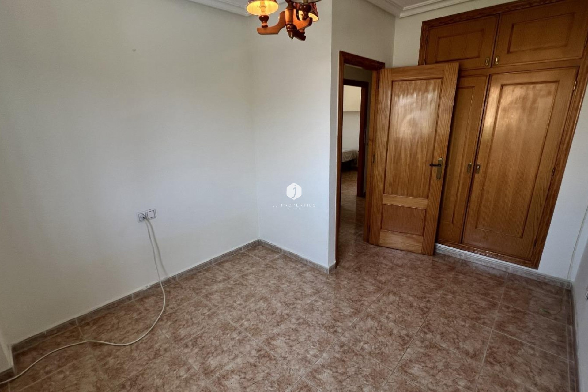Z drugiej ręki - Villa -
Torrevieja - aguas nuevas