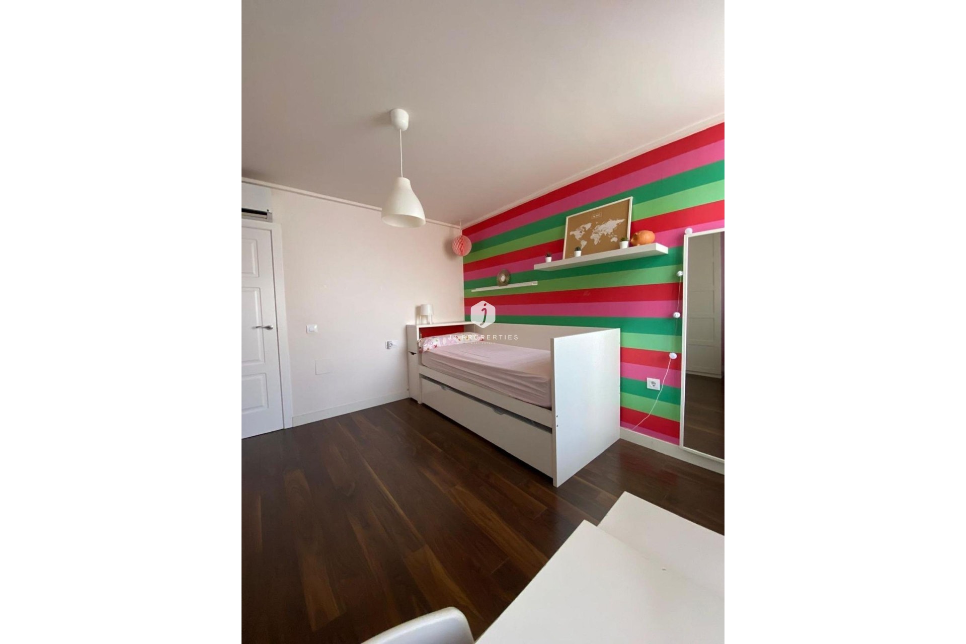 Z drugiej ręki - Villa -
Torrevieja - Centro - Muelle Pesquero