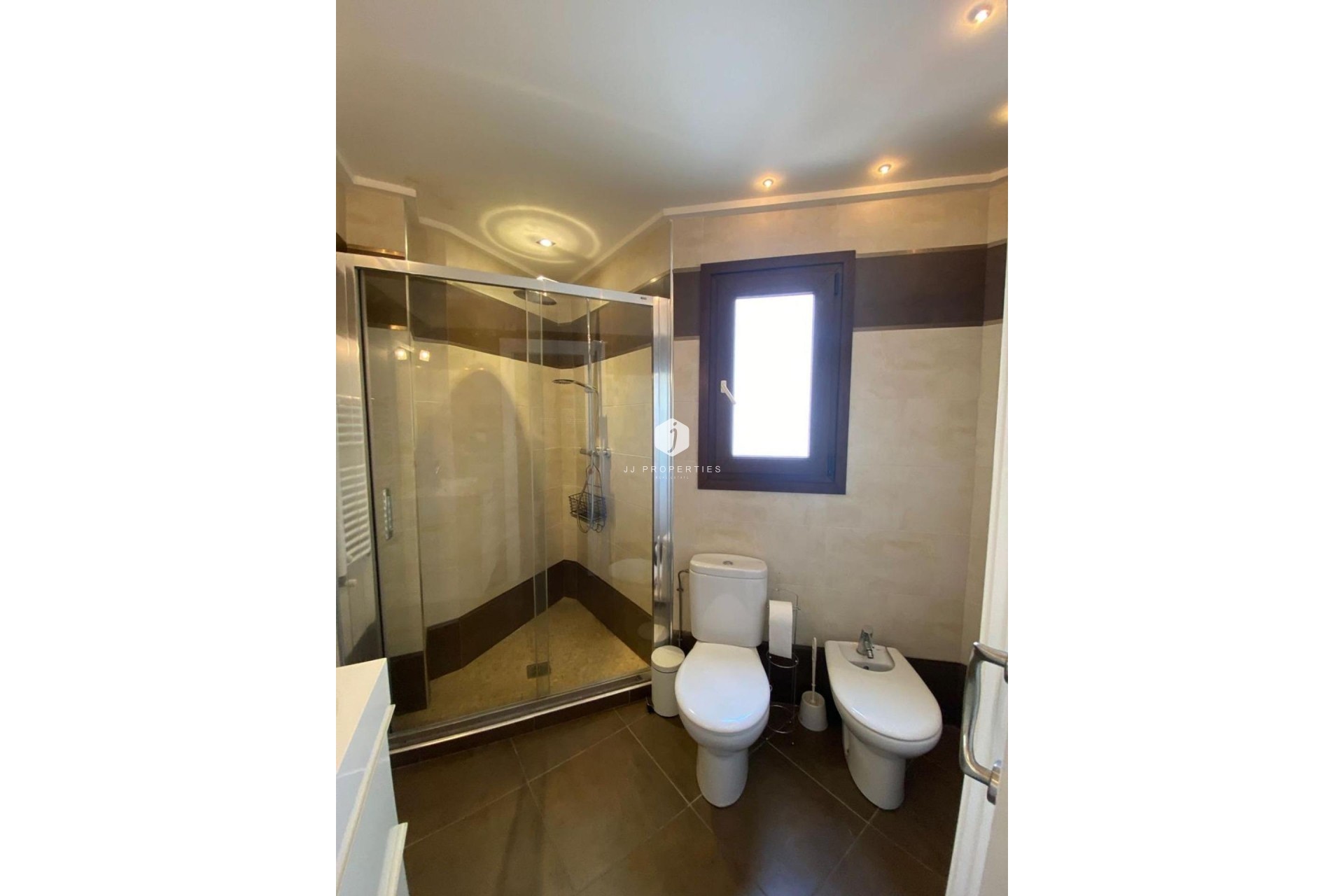 Z drugiej ręki - Villa -
Torrevieja - Centro - Muelle Pesquero