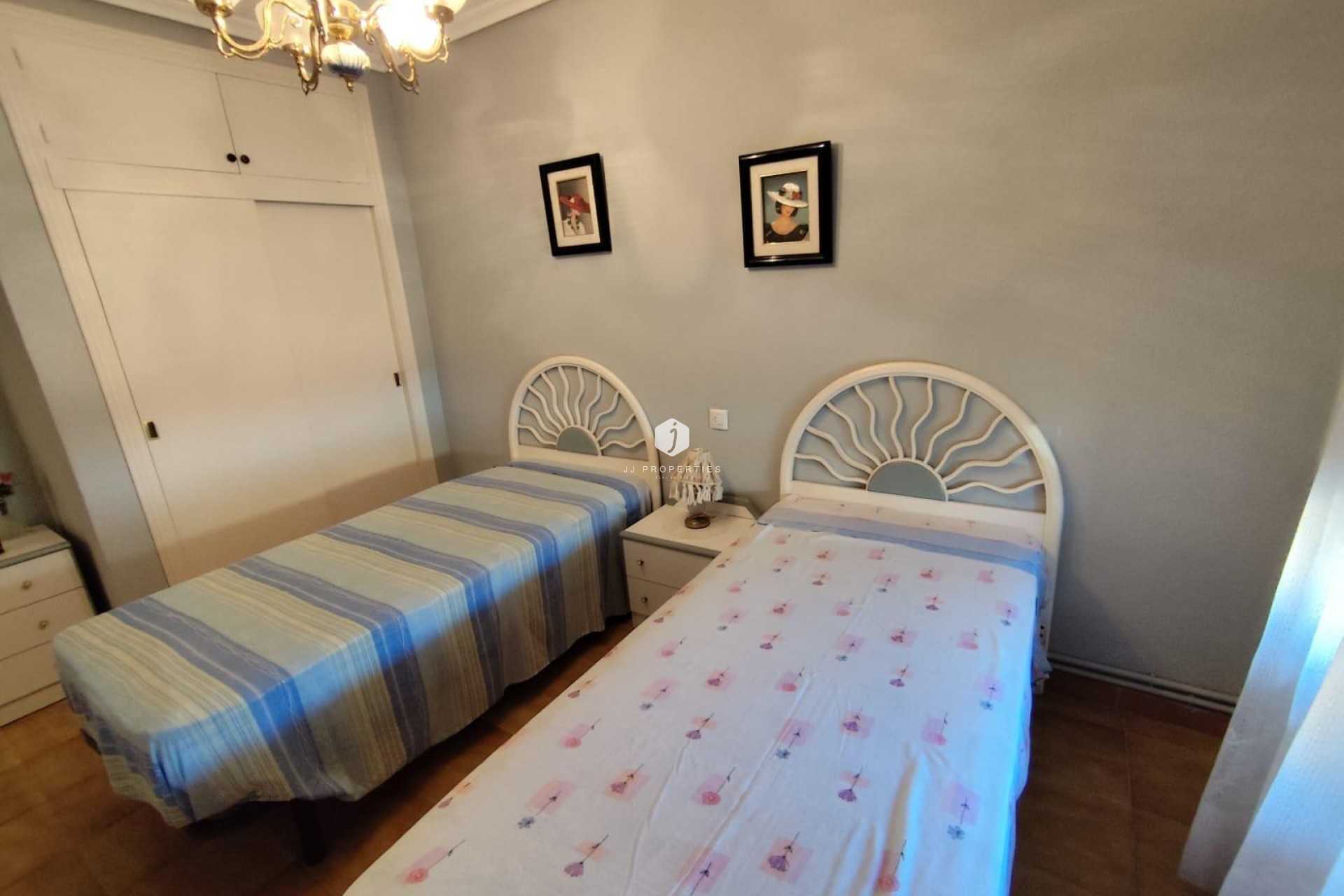 Z drugiej ręki - Villa -
Torrevieja - Estacion de autobuses