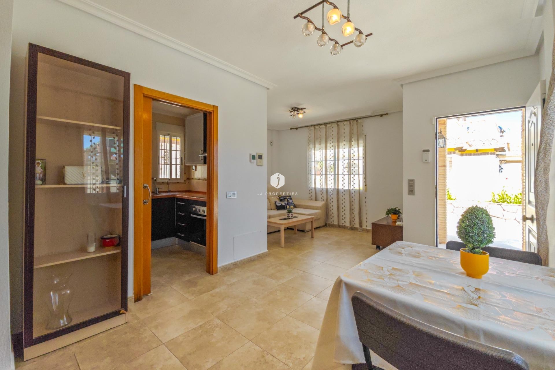 Z drugiej ręki - Villa -
Torrevieja - La Mata