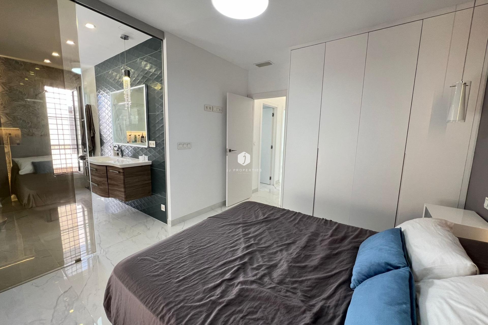 Z drugiej ręki - Villa -
Torrevieja - La Mata