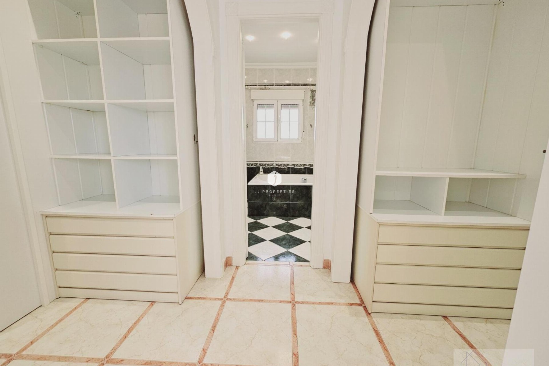 Z drugiej ręki - Villa -
Torrevieja - La Siesta - El Salado - Torreta