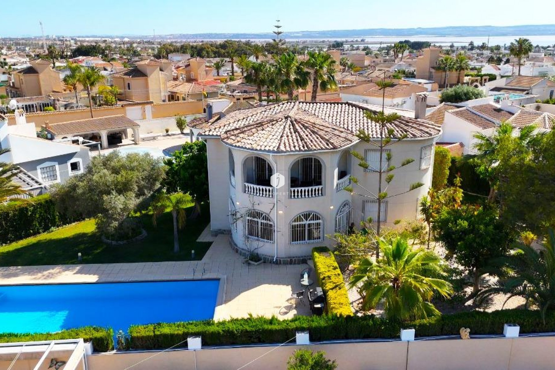 Z drugiej ręki - Villa -
Torrevieja - La siesta