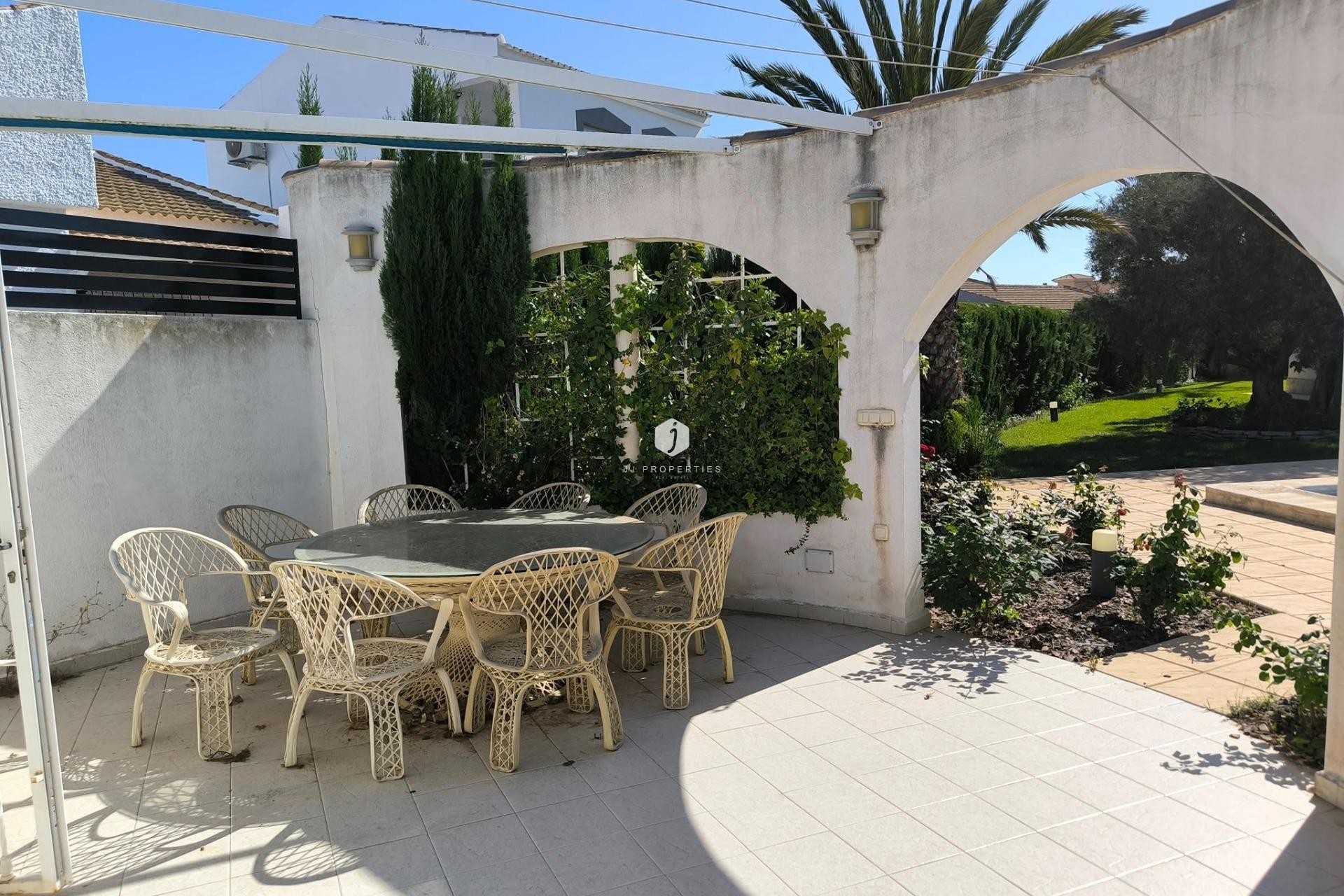 Z drugiej ręki - Villa -
Torrevieja - La siesta