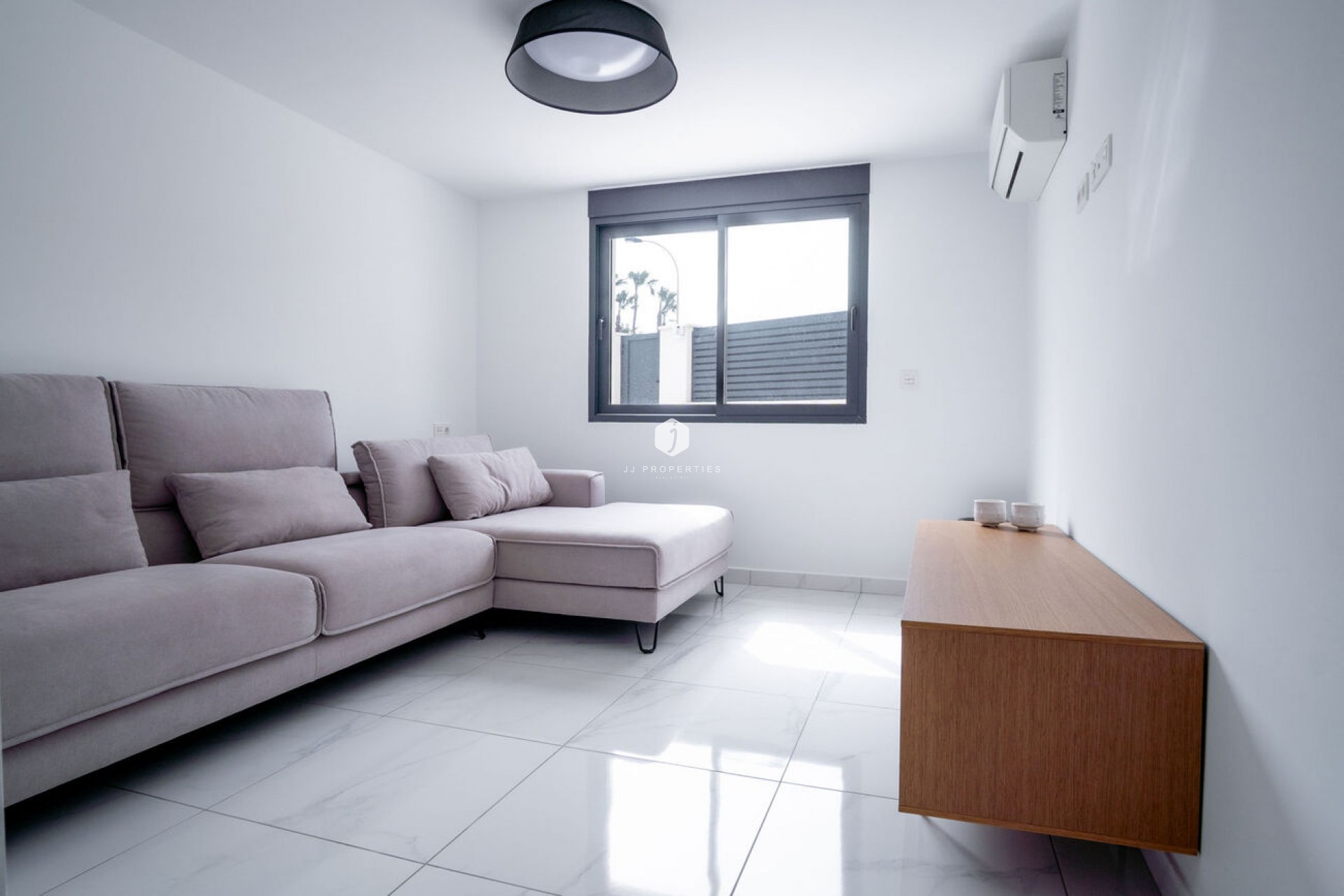 Z drugiej ręki - Villa -
Torrevieja - La Valeta