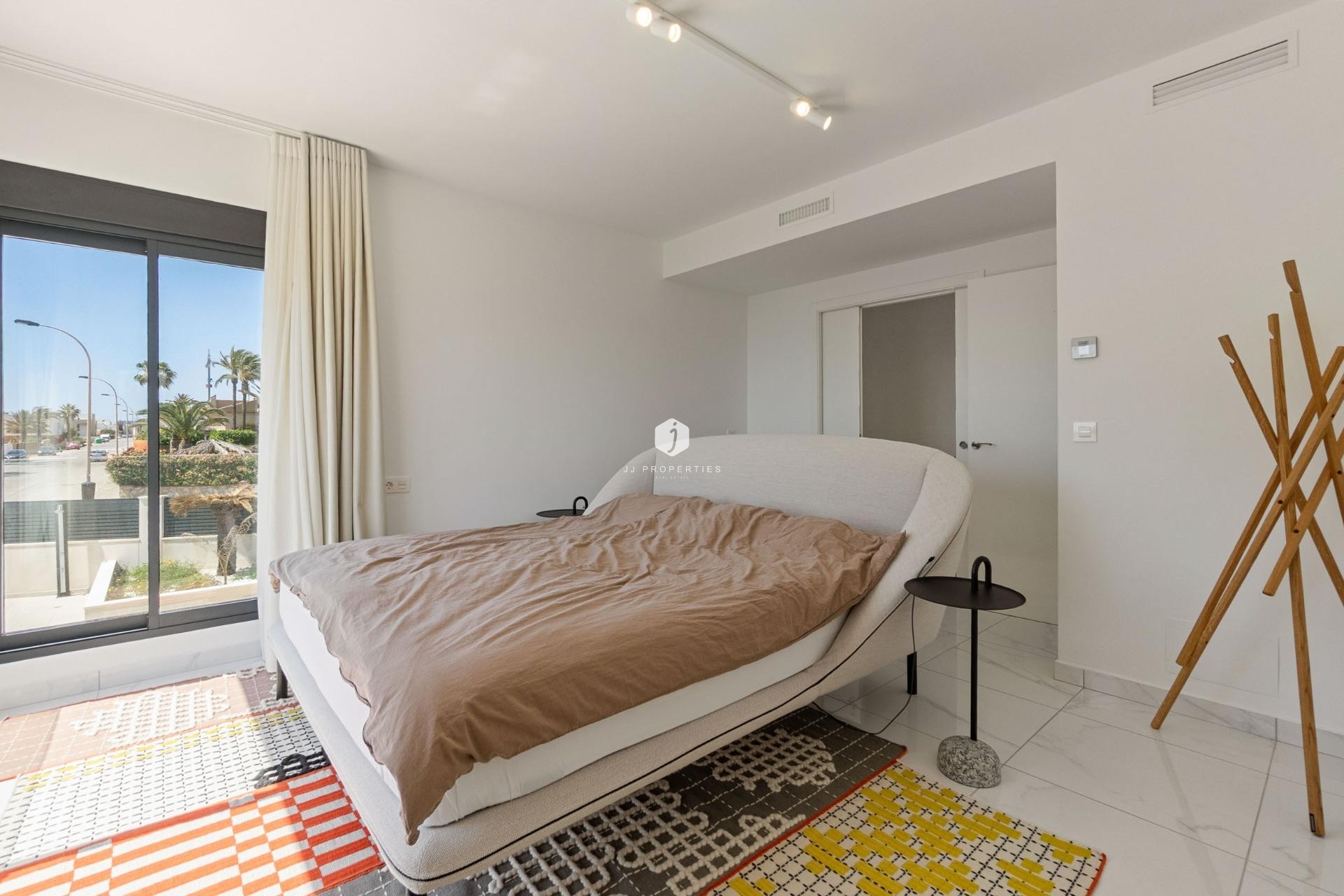 Z drugiej ręki - Villa -
Torrevieja - La veleta