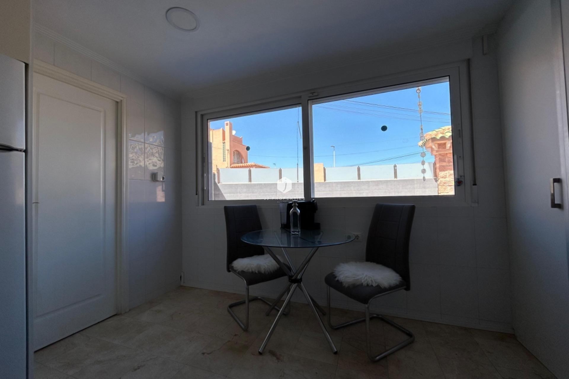 Z drugiej ręki - Villa -
Torrevieja - Los Frutales