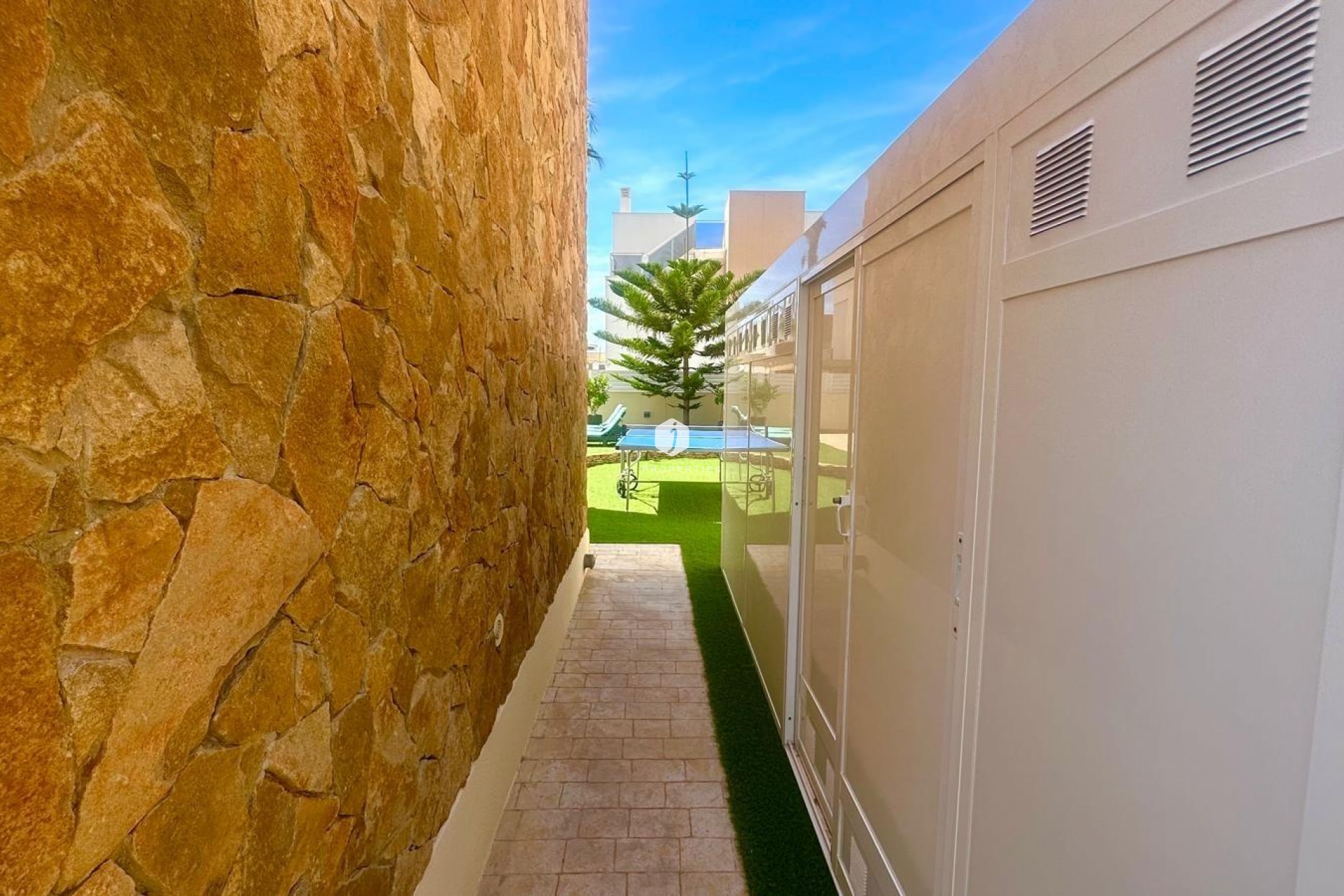 Z drugiej ręki - Villa -
Torrevieja - Miramar - Torre Del Moro