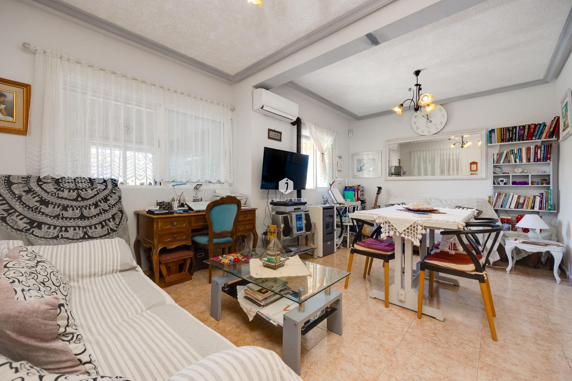 Z drugiej ręki - Villa -
Torrevieja - Playa de los Locos