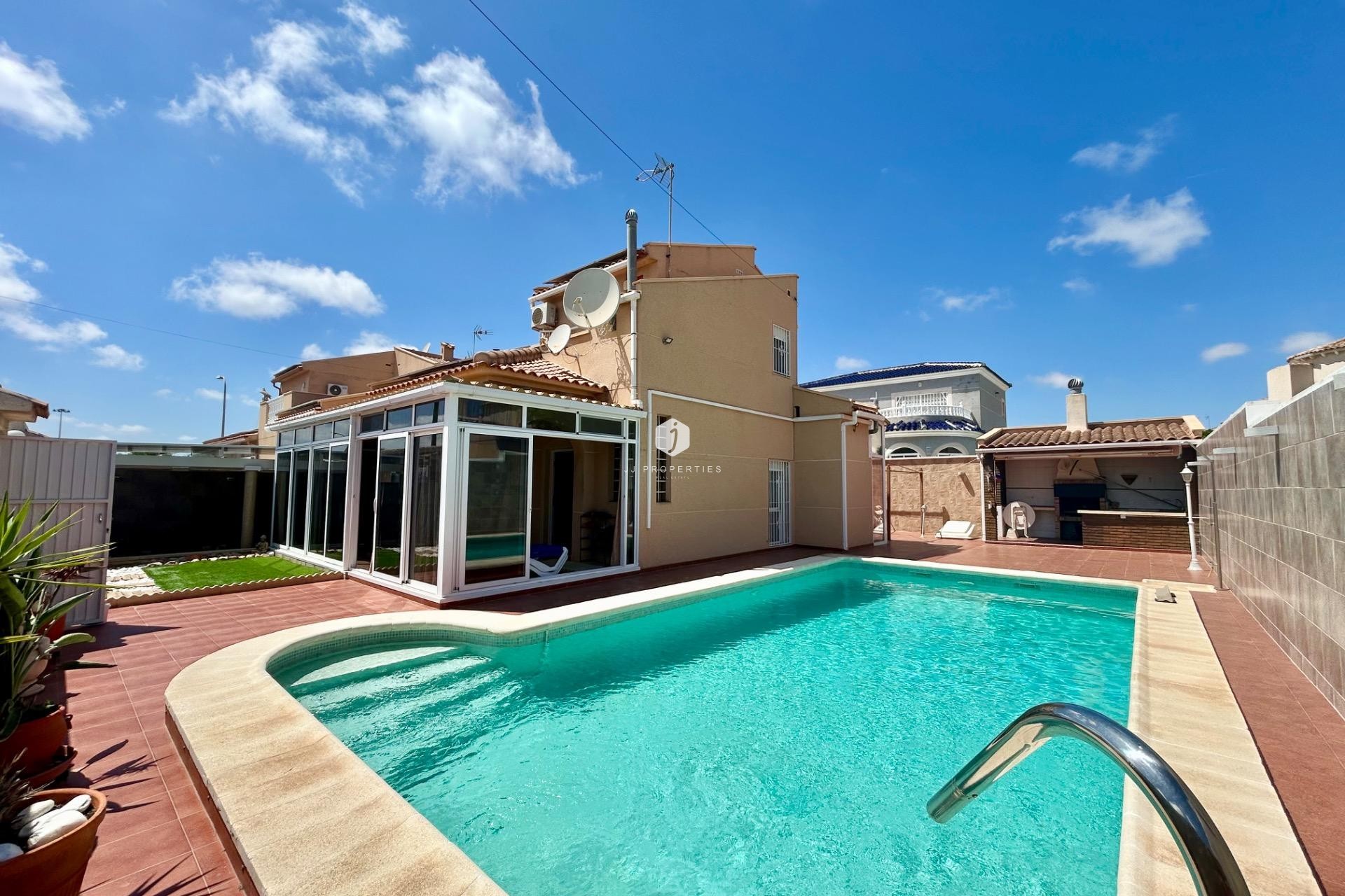 Z drugiej ręki - Villa -
Torrevieja - San luis
