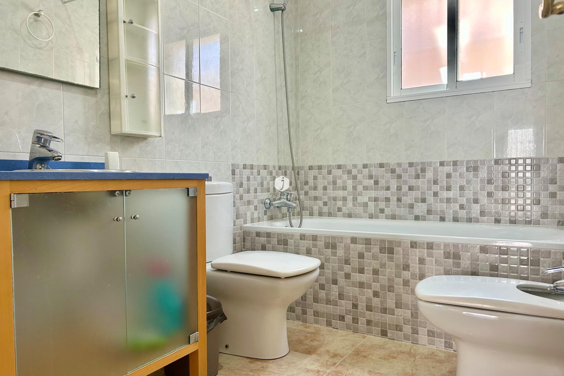 Z drugiej ręki - Villa -
Torrevieja - San luis