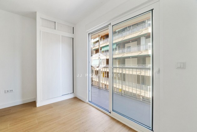 Tweedehands - Appartement / flat -
Torrevieja - Playa del cura