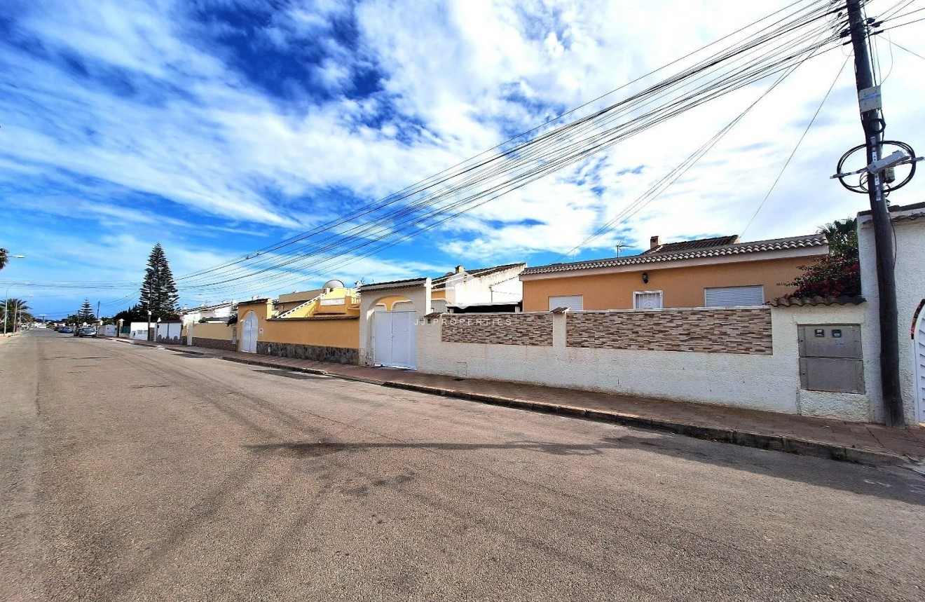 D'occasion - Chalet -
Torrevieja - El chaparral