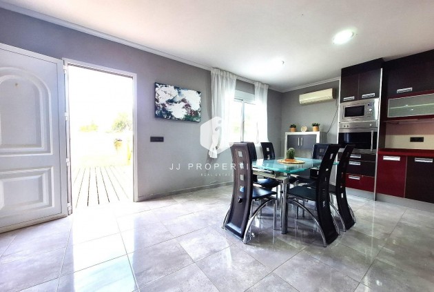 D'occasion - Chalet -
Torrevieja - El chaparral