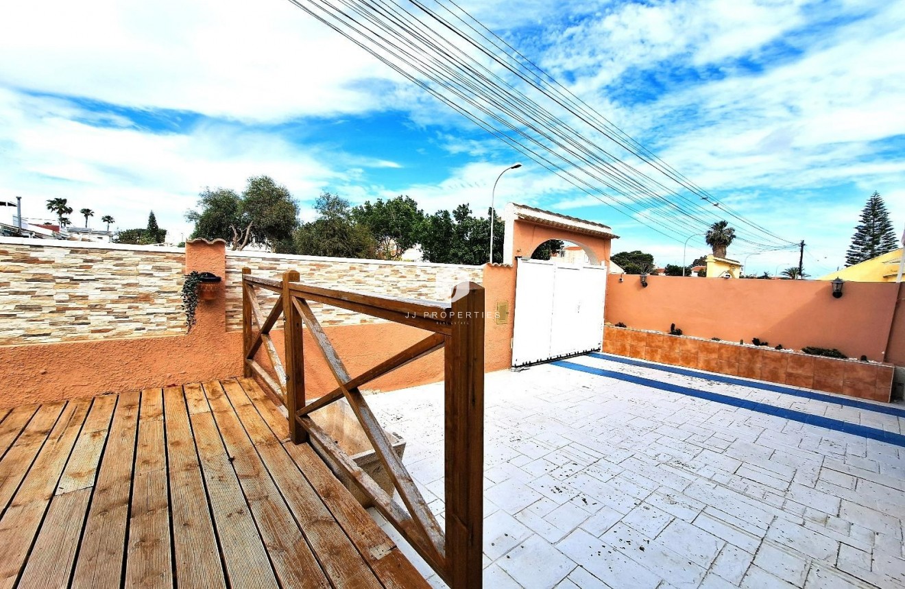 D'occasion - Chalet -
Torrevieja - El chaparral