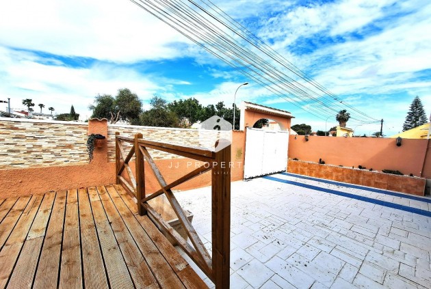 D'occasion - Chalet -
Torrevieja - El chaparral