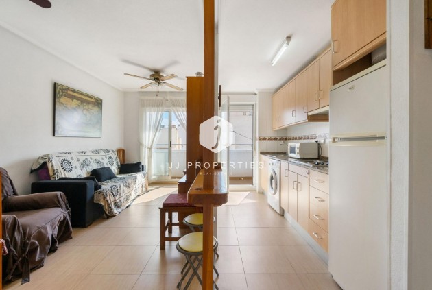 Wynajem długoterminowy - Mieszkanie w bloku -
Torrevieja - Centro