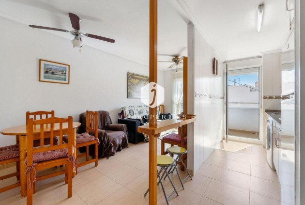 Wynajem długoterminowy - Mieszkanie w bloku -
Torrevieja - Centro