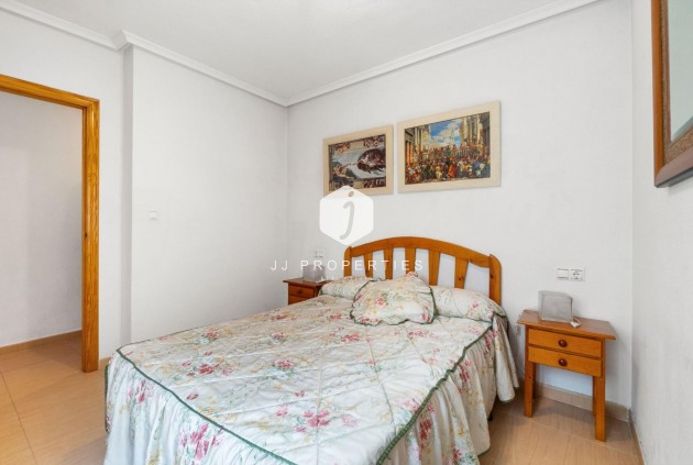 Wynajem długoterminowy - Mieszkanie w bloku -
Torrevieja - Centro