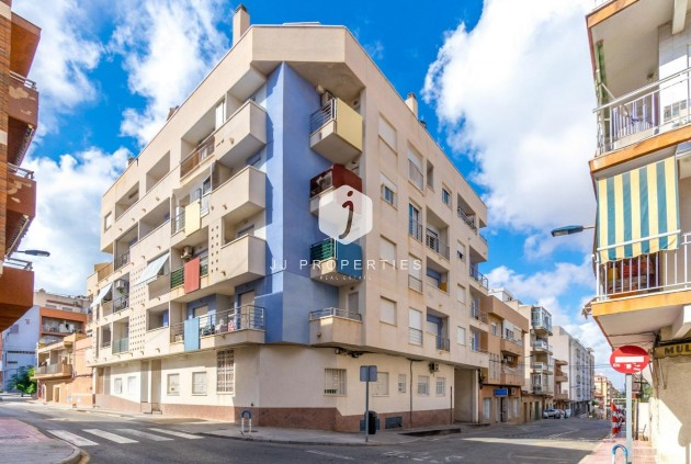 Wynajem długoterminowy - Mieszkanie w bloku -
Torrevieja - Centro