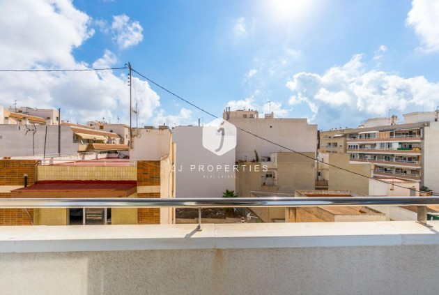 Wynajem długoterminowy - Mieszkanie w bloku -
Torrevieja - Centro