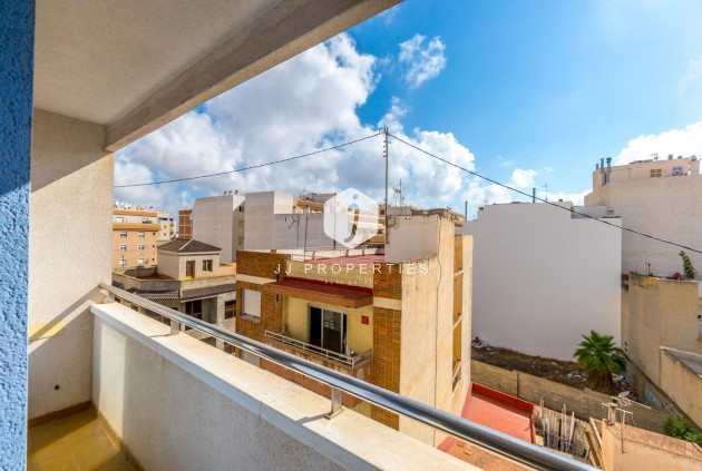 Wynajem długoterminowy - Mieszkanie w bloku -
Torrevieja - Centro
